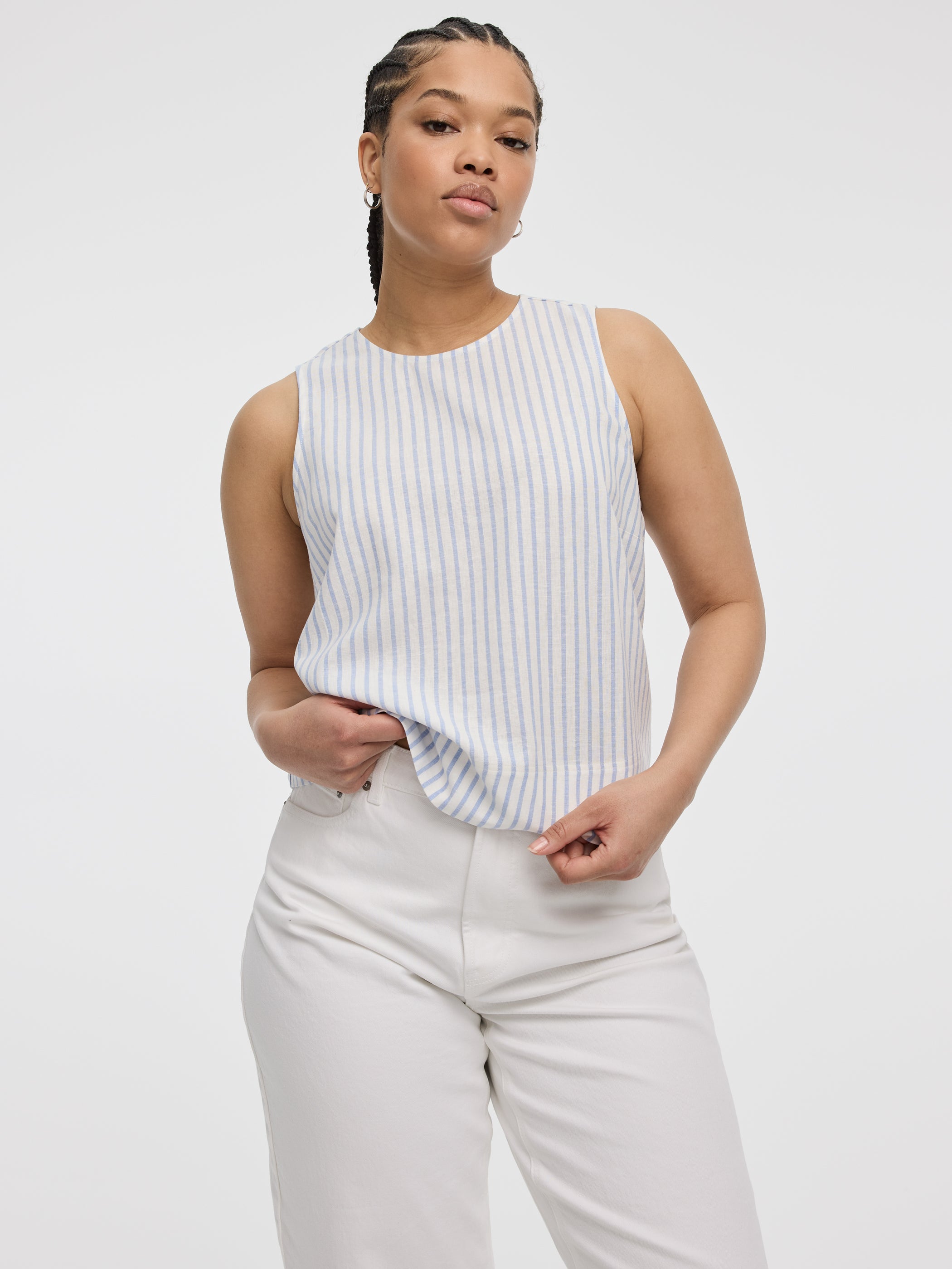 【H】neau linen tops cream Women's Sleeveless Crew-Neck Blouse – Silky Linen Blend | Reitmans