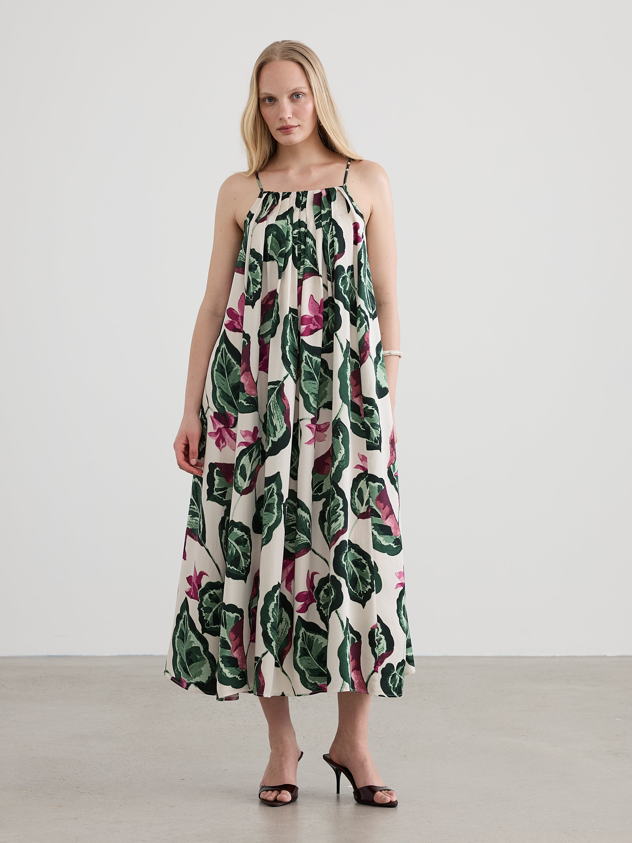sleeveless dress maxi Women's Sleeveless Square-Neck Pleated Maxi Dress
