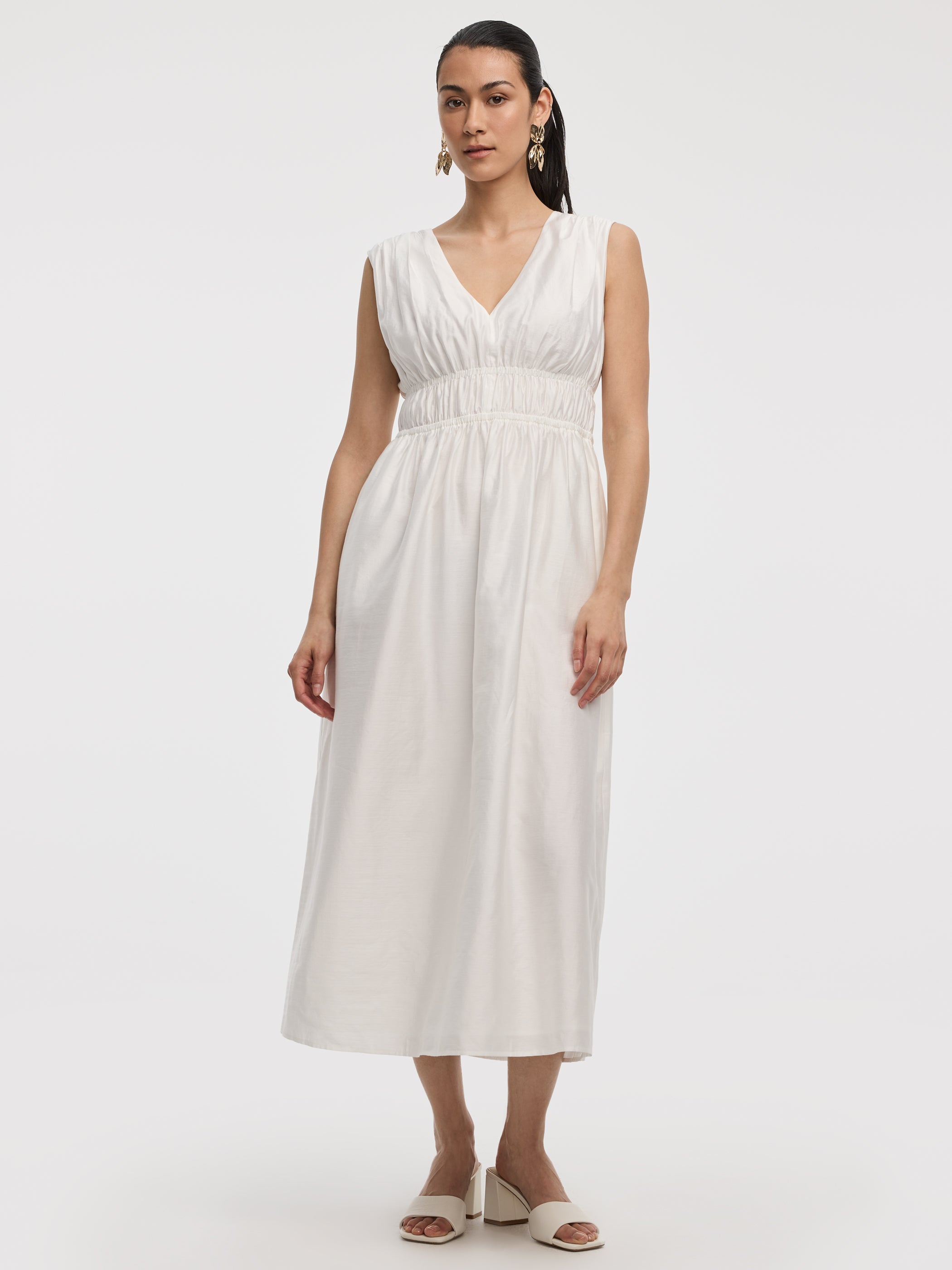 Women's Sleeveless V-Neck Maxi Dress – Fit & Flare
