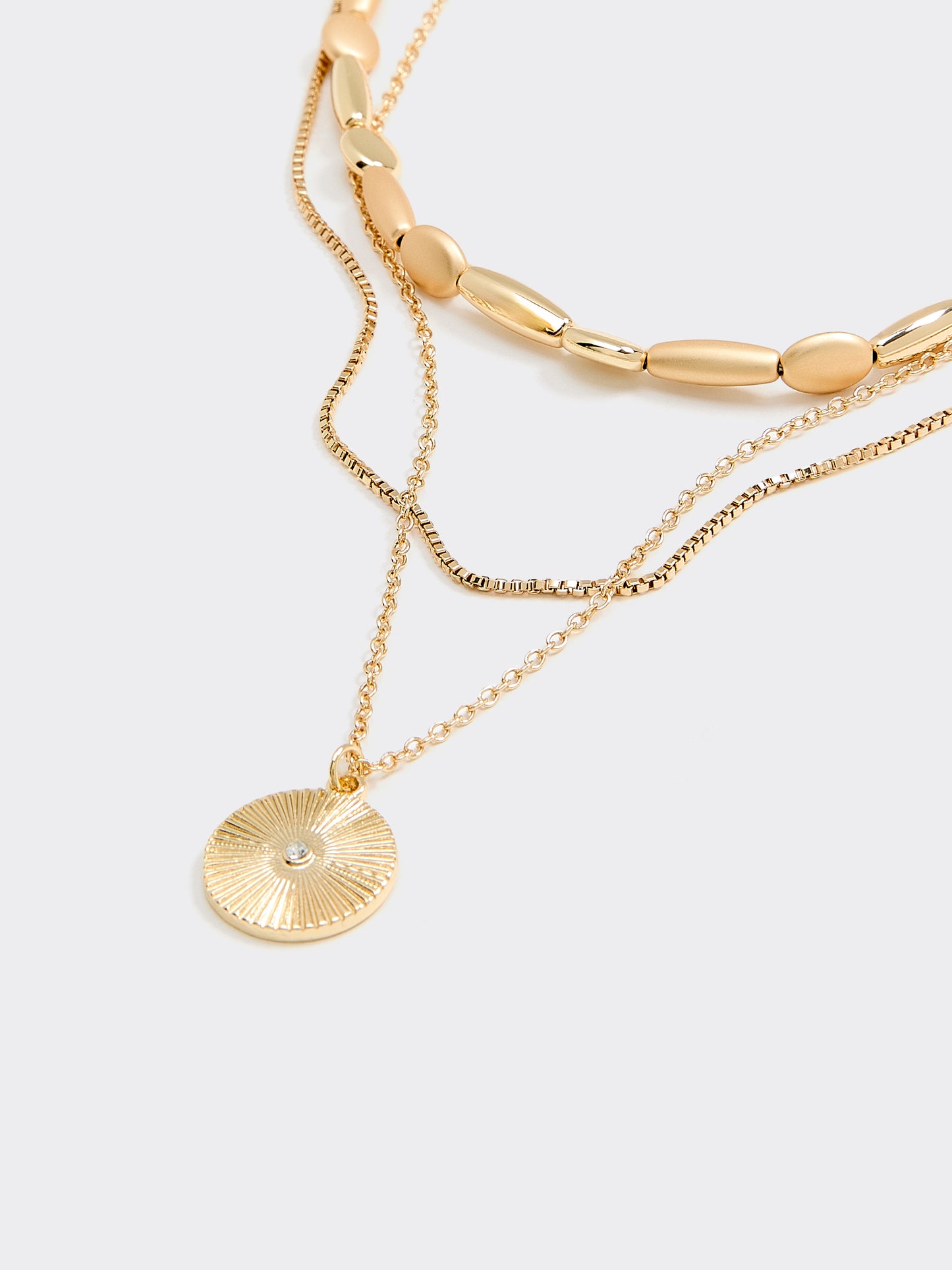 Collier court à chaînes multiples avec pendentif