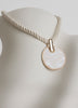 Collier court en corde avec pendentif nacré