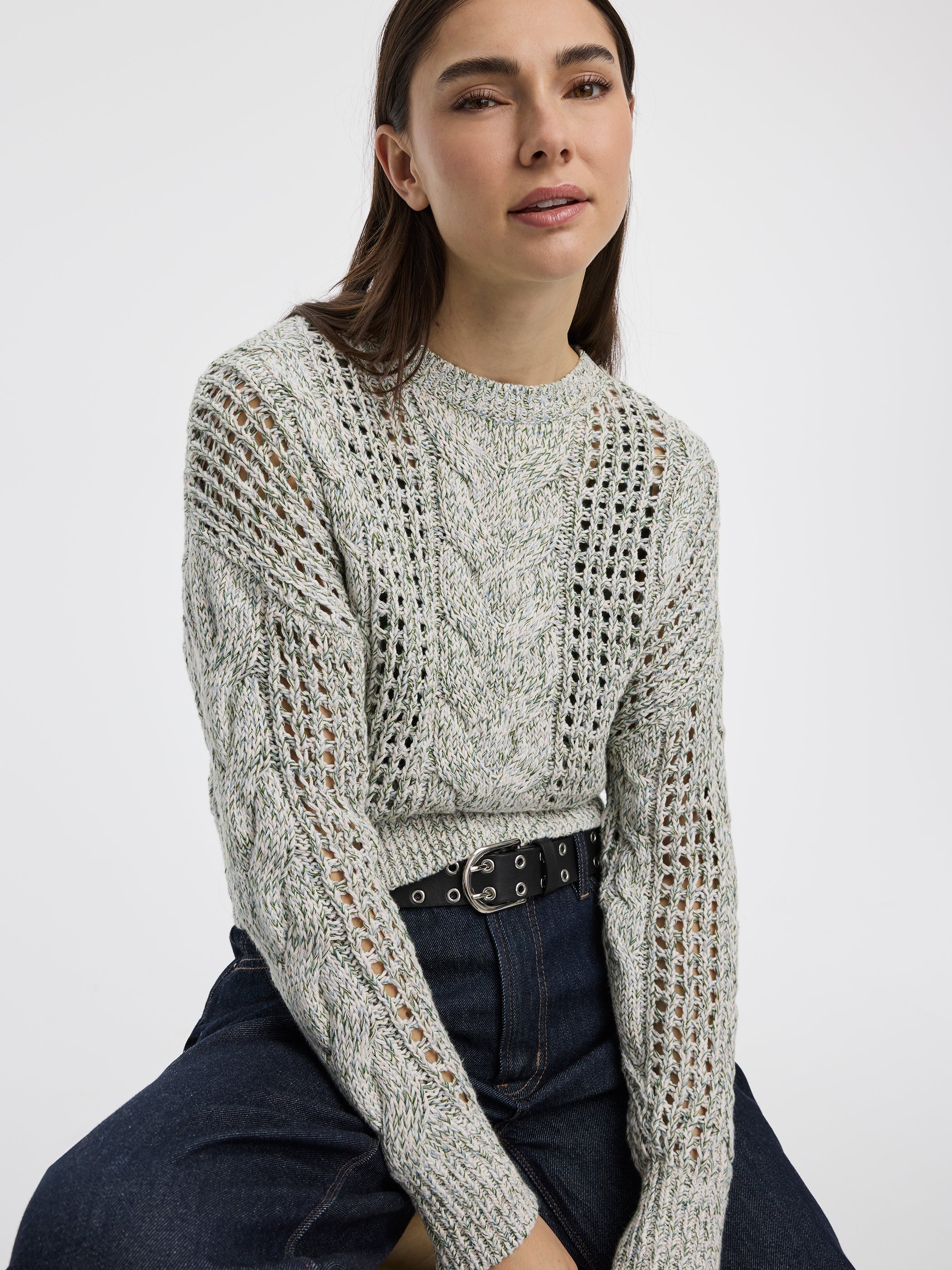 Pull à manches longues et col rond en mailles ajourées