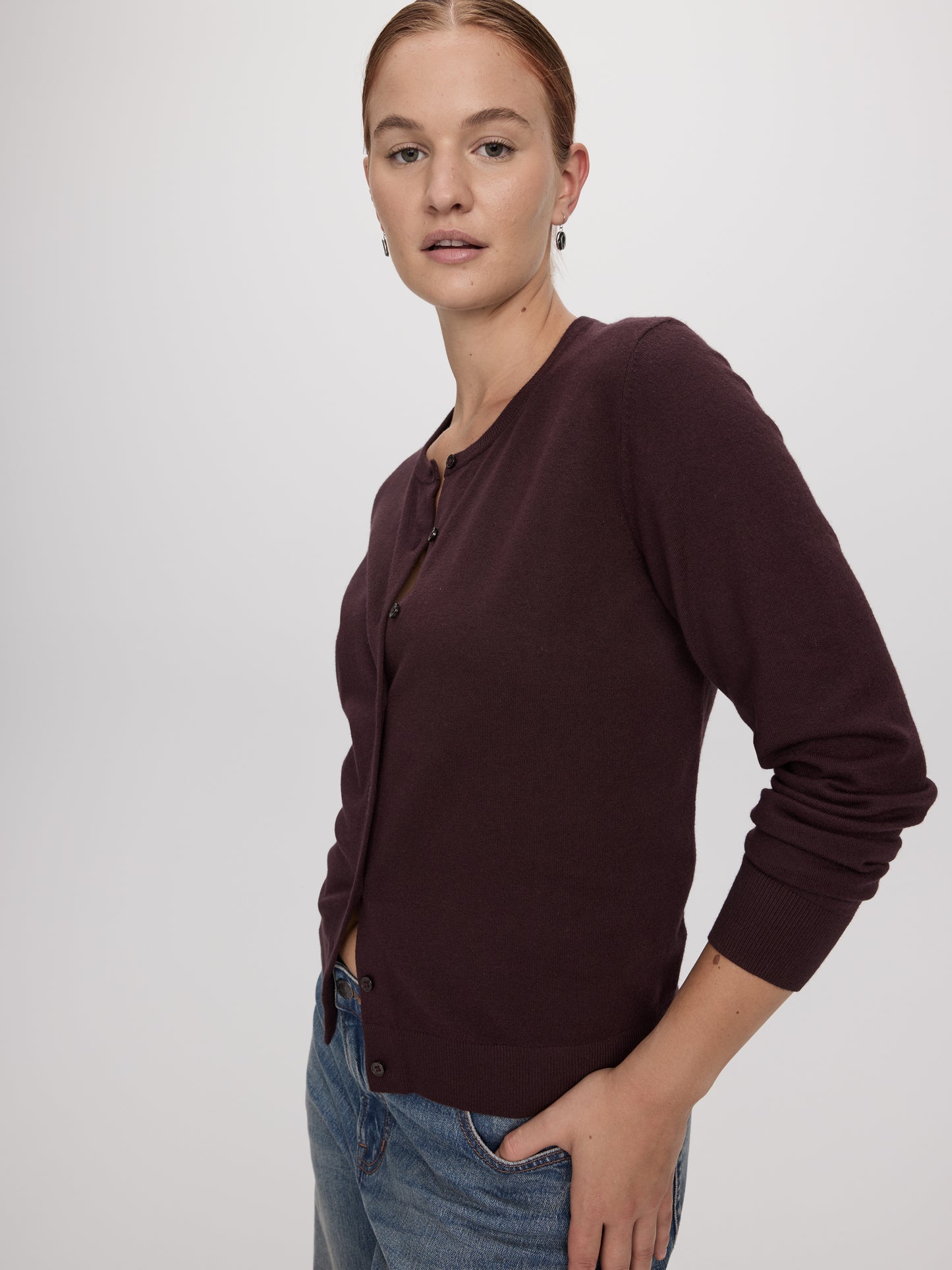 Crew-Neck Cardigan - R Essentials
