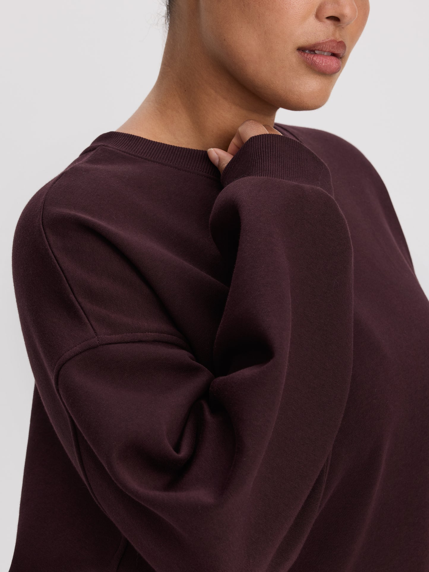 Long Crew-Neck Fleece Sweatshirt - R Essentials