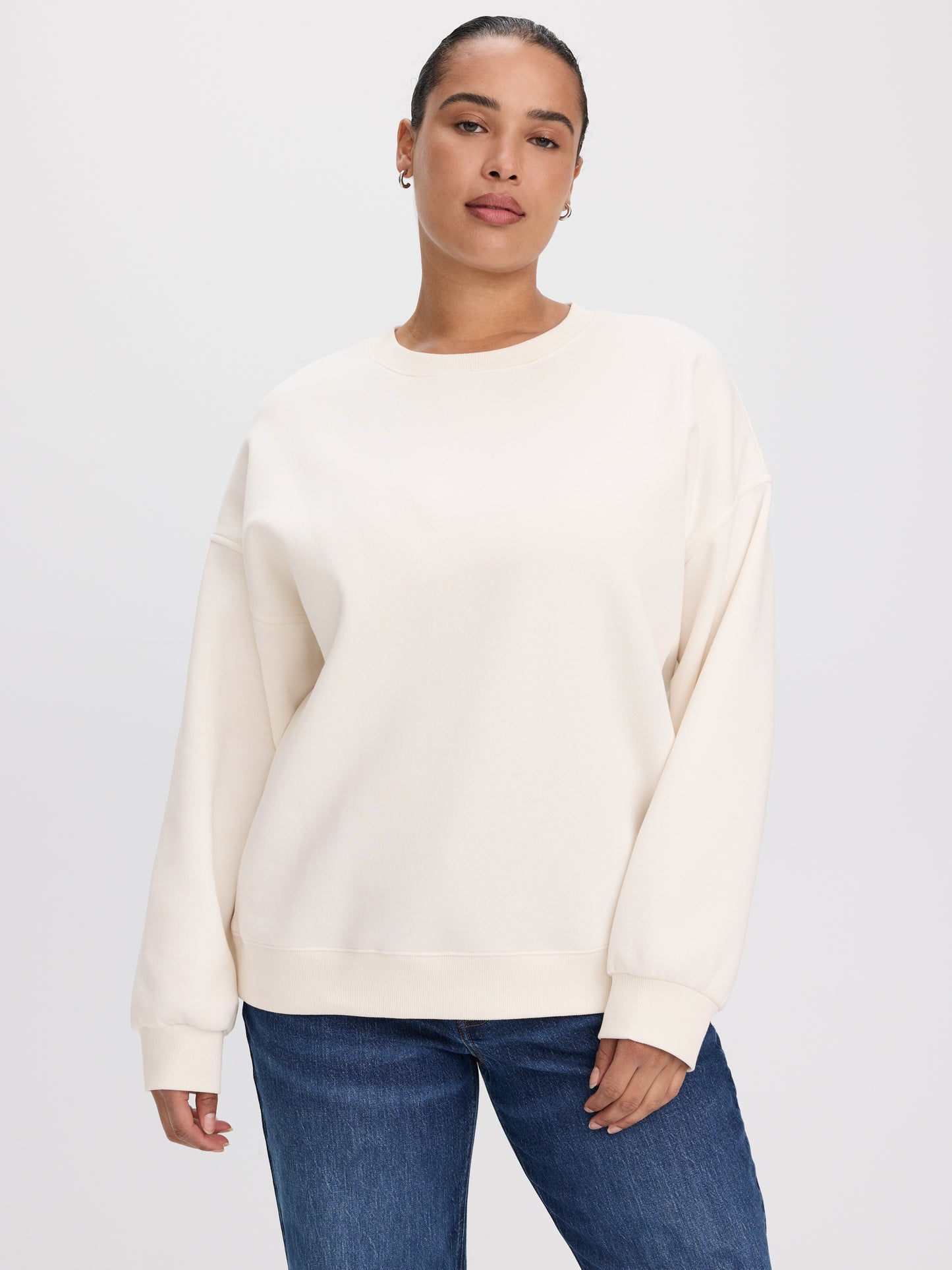 Long Crew-Neck Fleece Sweatshirt - R Essentials