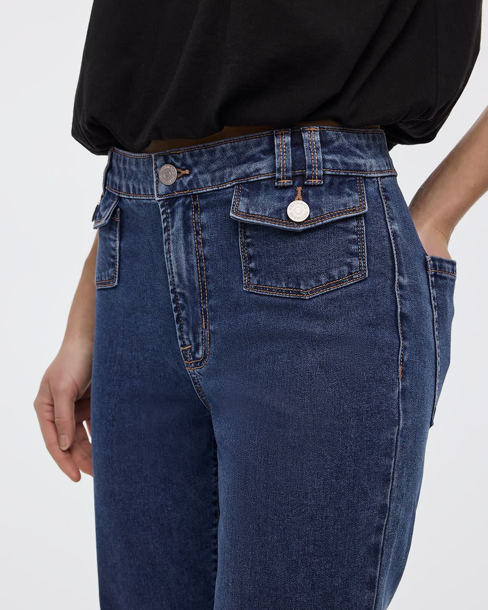 Jean à jambe évasée et taille mi-haute avec poches à rabat