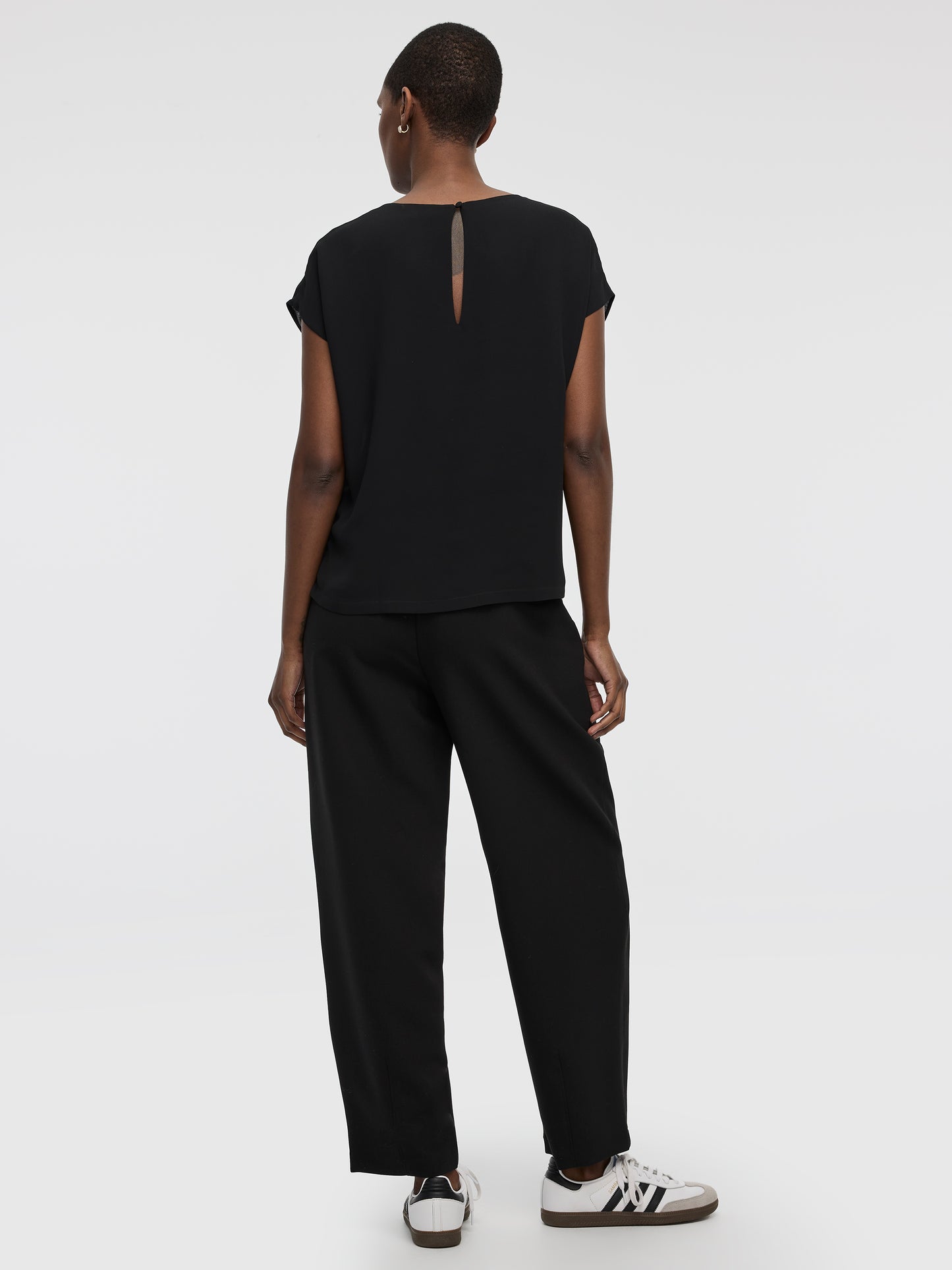 Blouse à col rond et manches courtes 