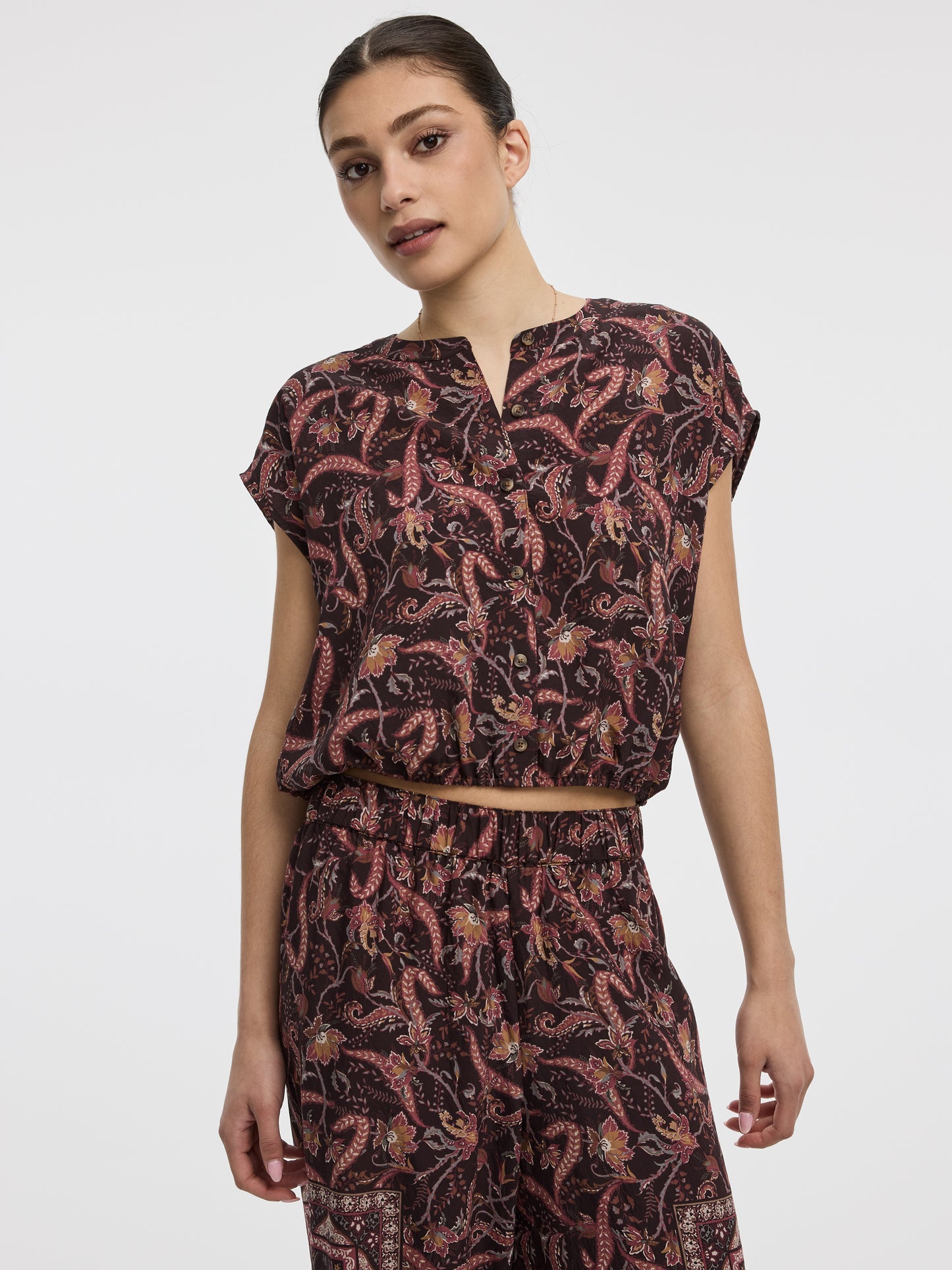 Extended-Sleeve Crew-Neck Buttoned-Down Blouse