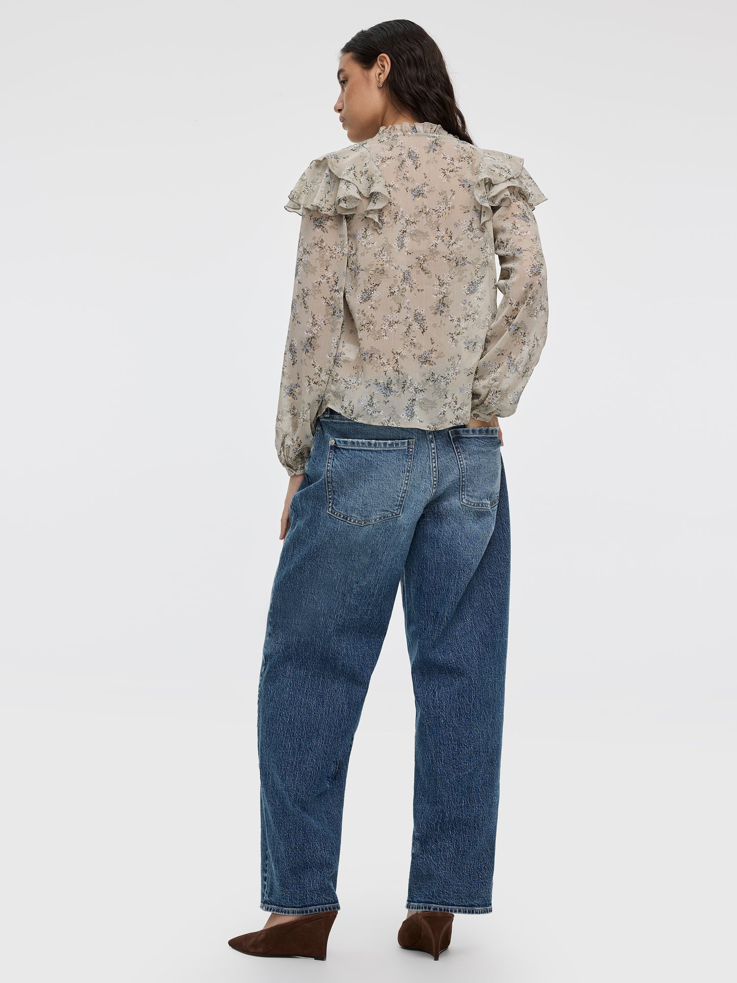 Blouse à manches longues et col fendu avec détails à volants