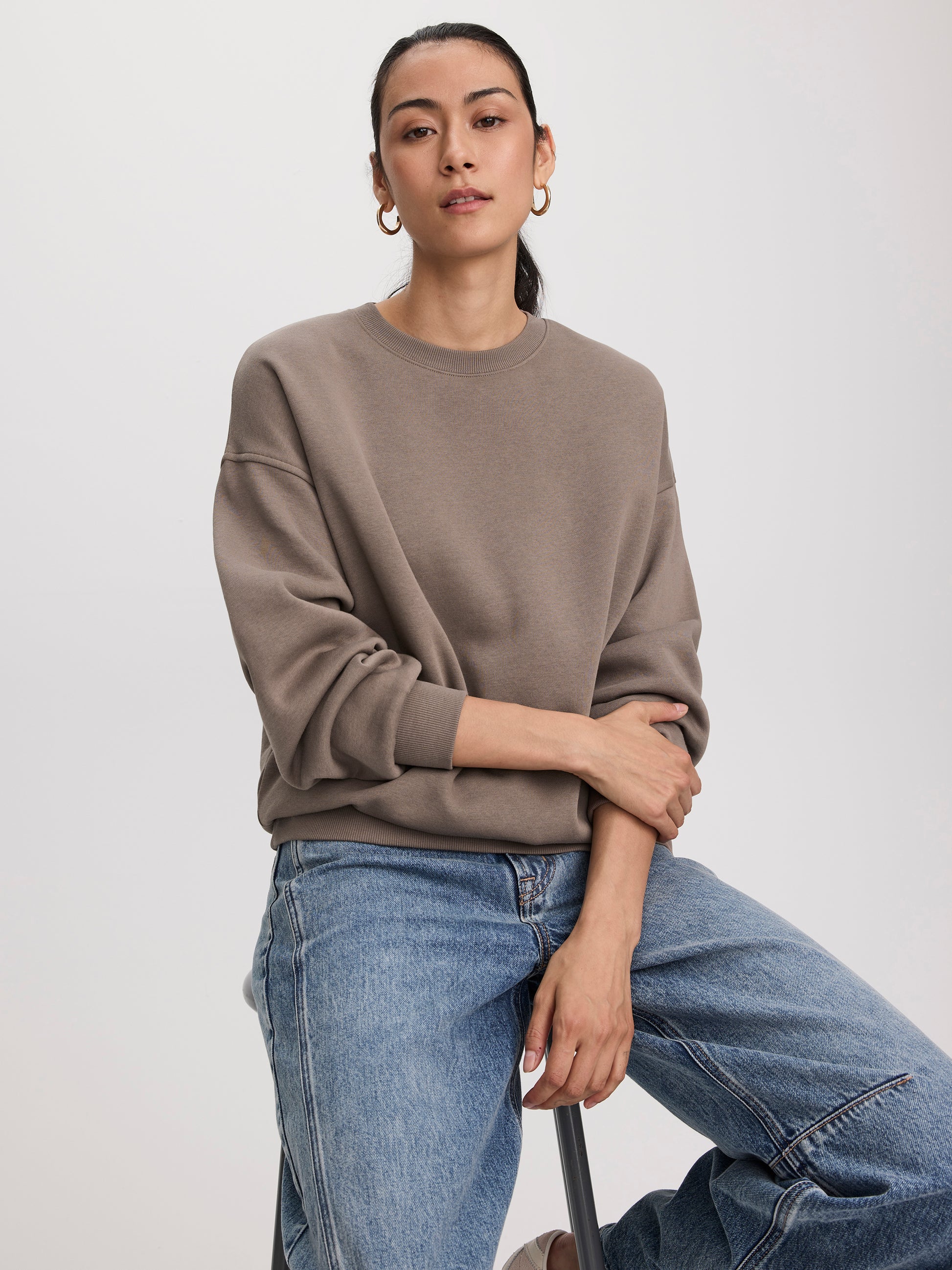 Long Crew-Neck Fleece Sweatshirt - R Essentials