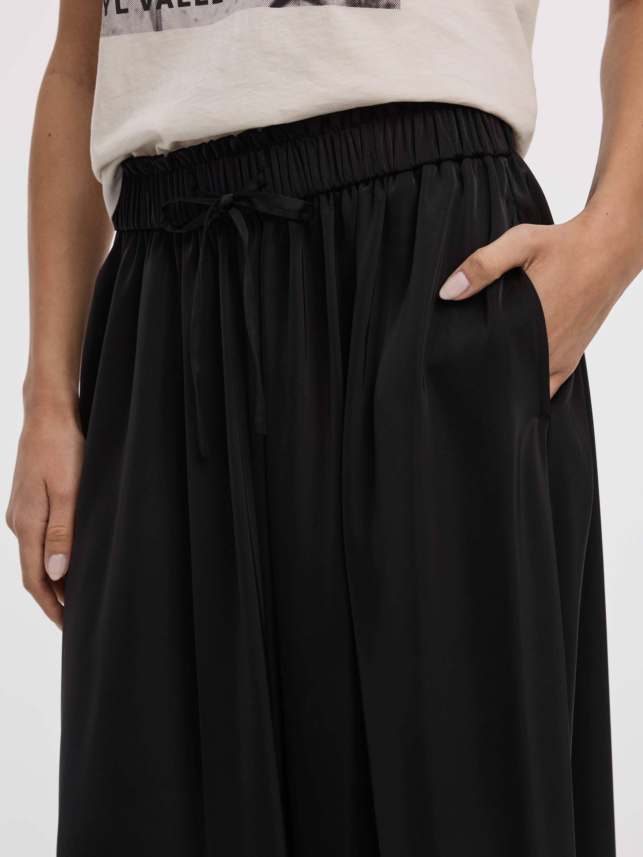 Women's A-Line Satin Maxi Skirt with Pockets – Hyba by Reitmans