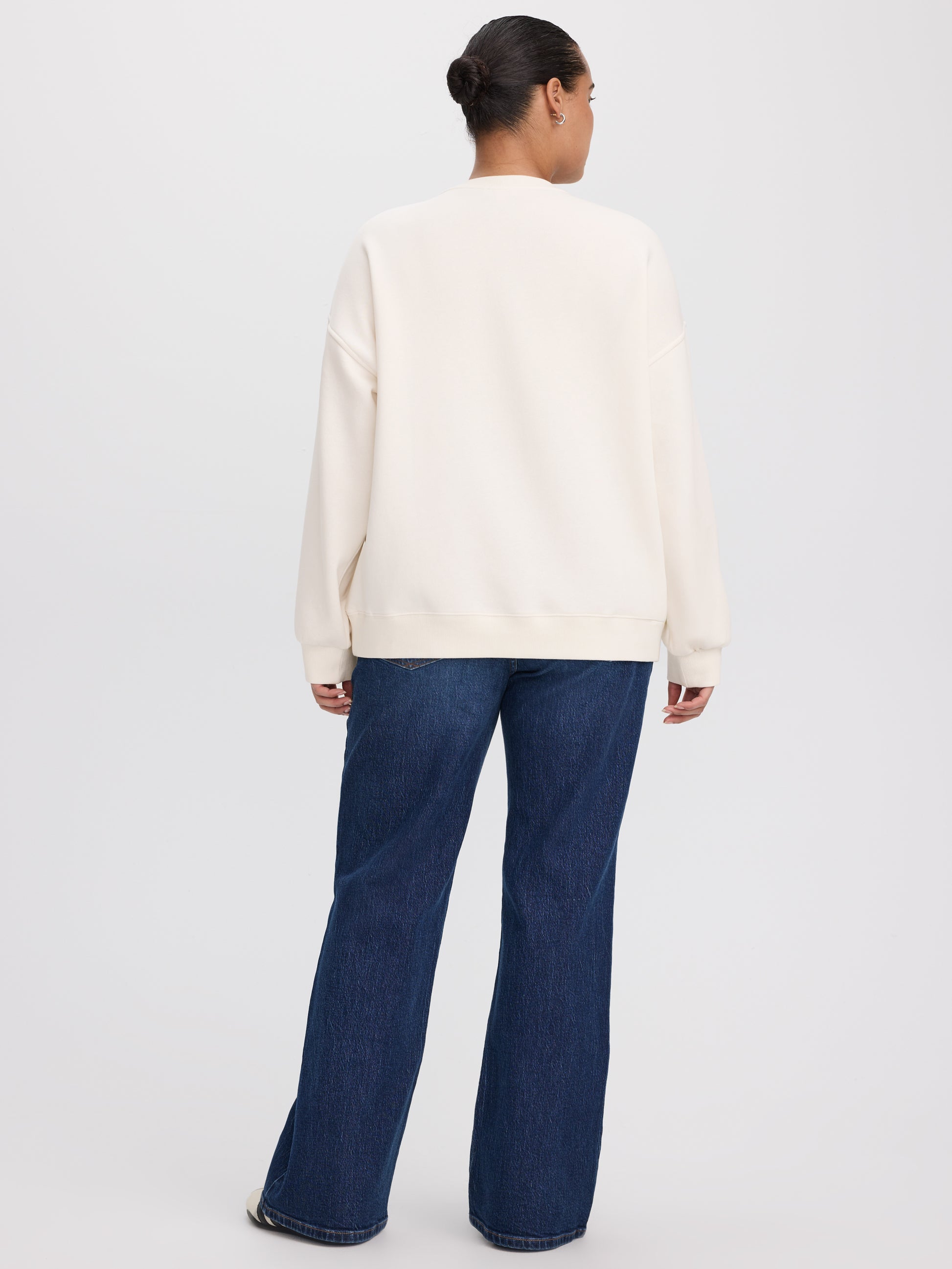 Long Crew-Neck Fleece Sweatshirt - R Essentials