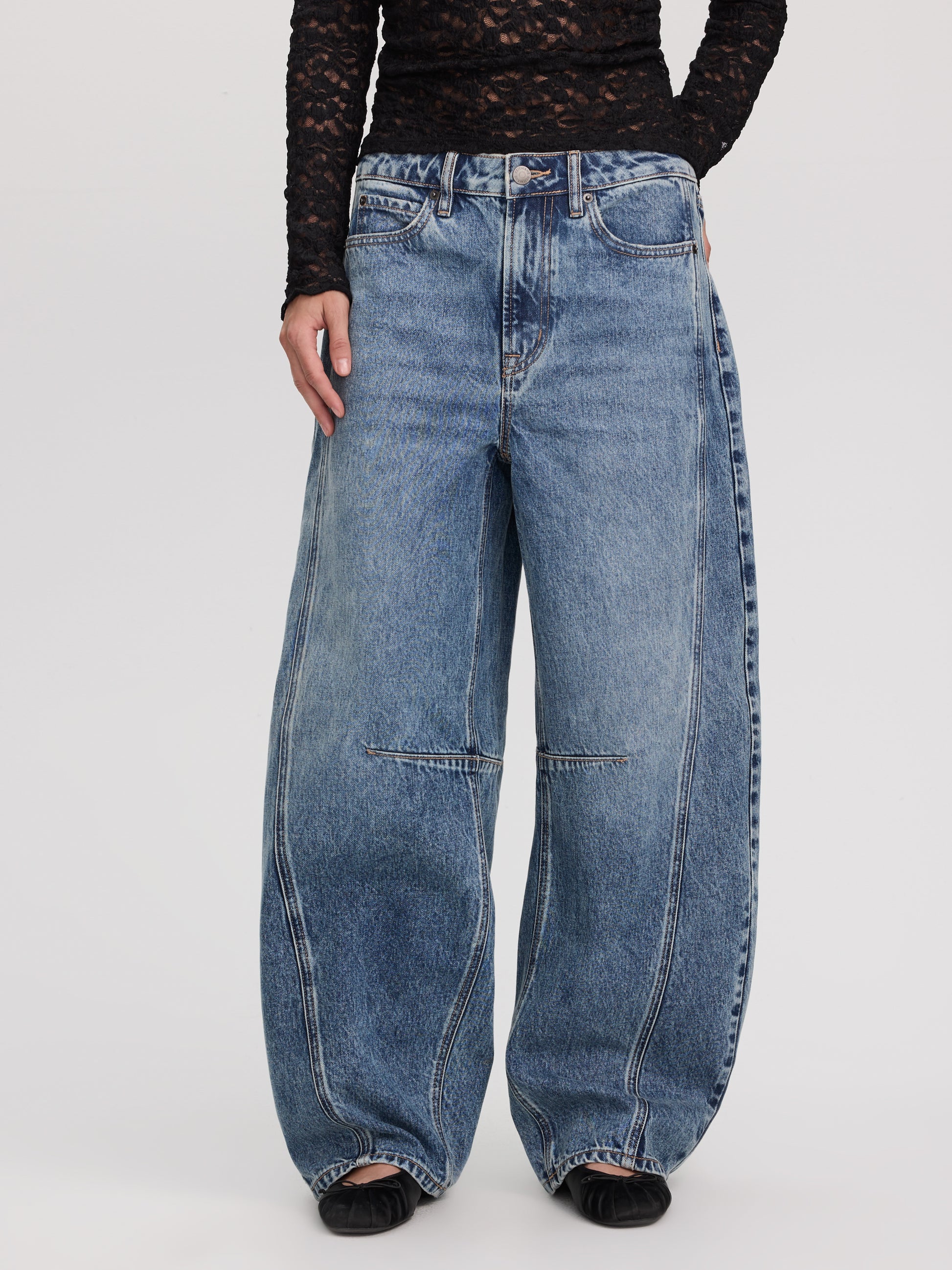 Mid-Rise Barrel Jean