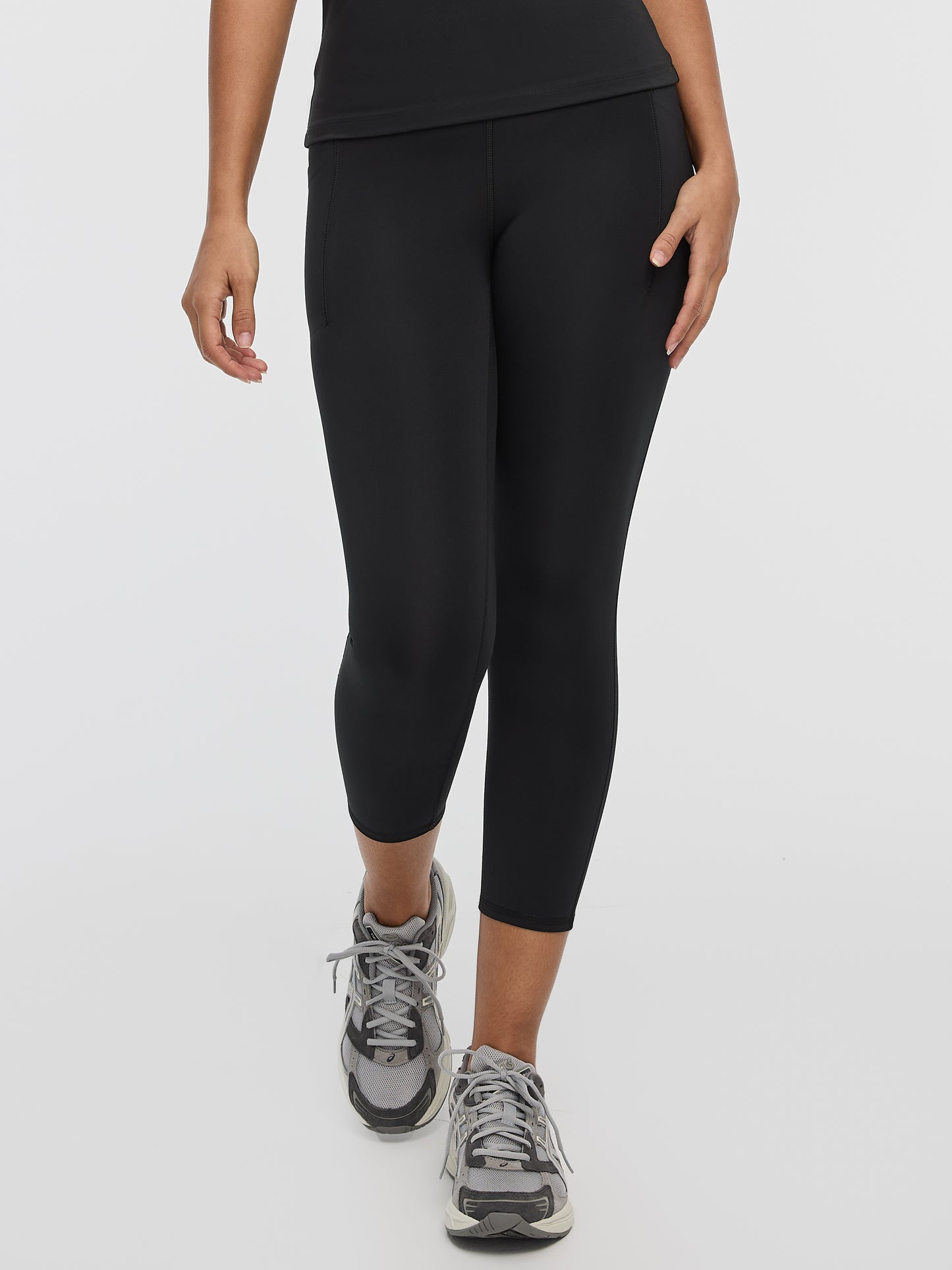 Capri Legging with Pockets - PULSE (R) Hyba