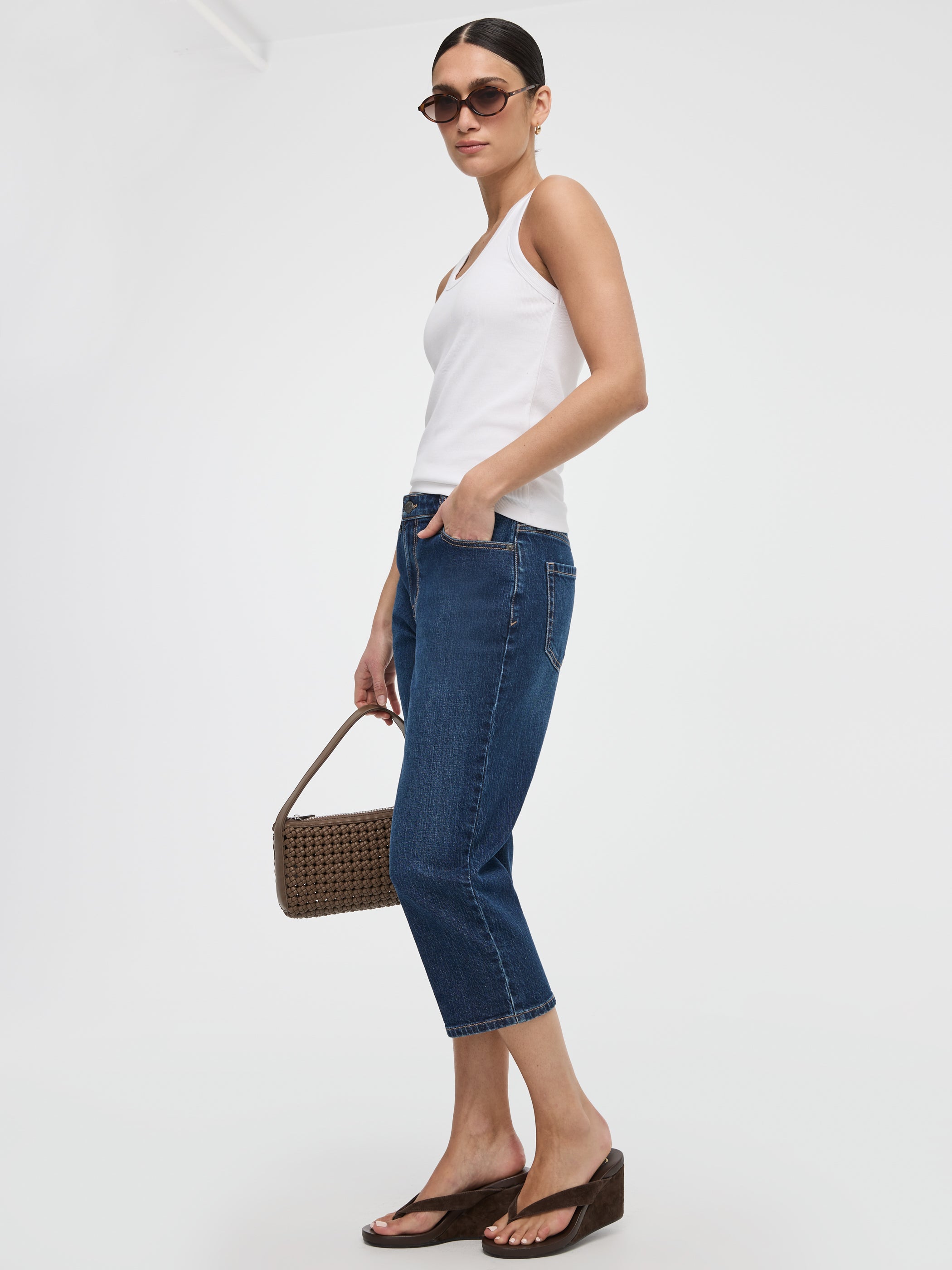 Jean capri à jambe droite et taille mi-haute 