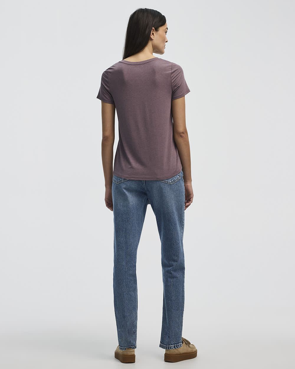 V-Neck T-Shirt - R Essentials