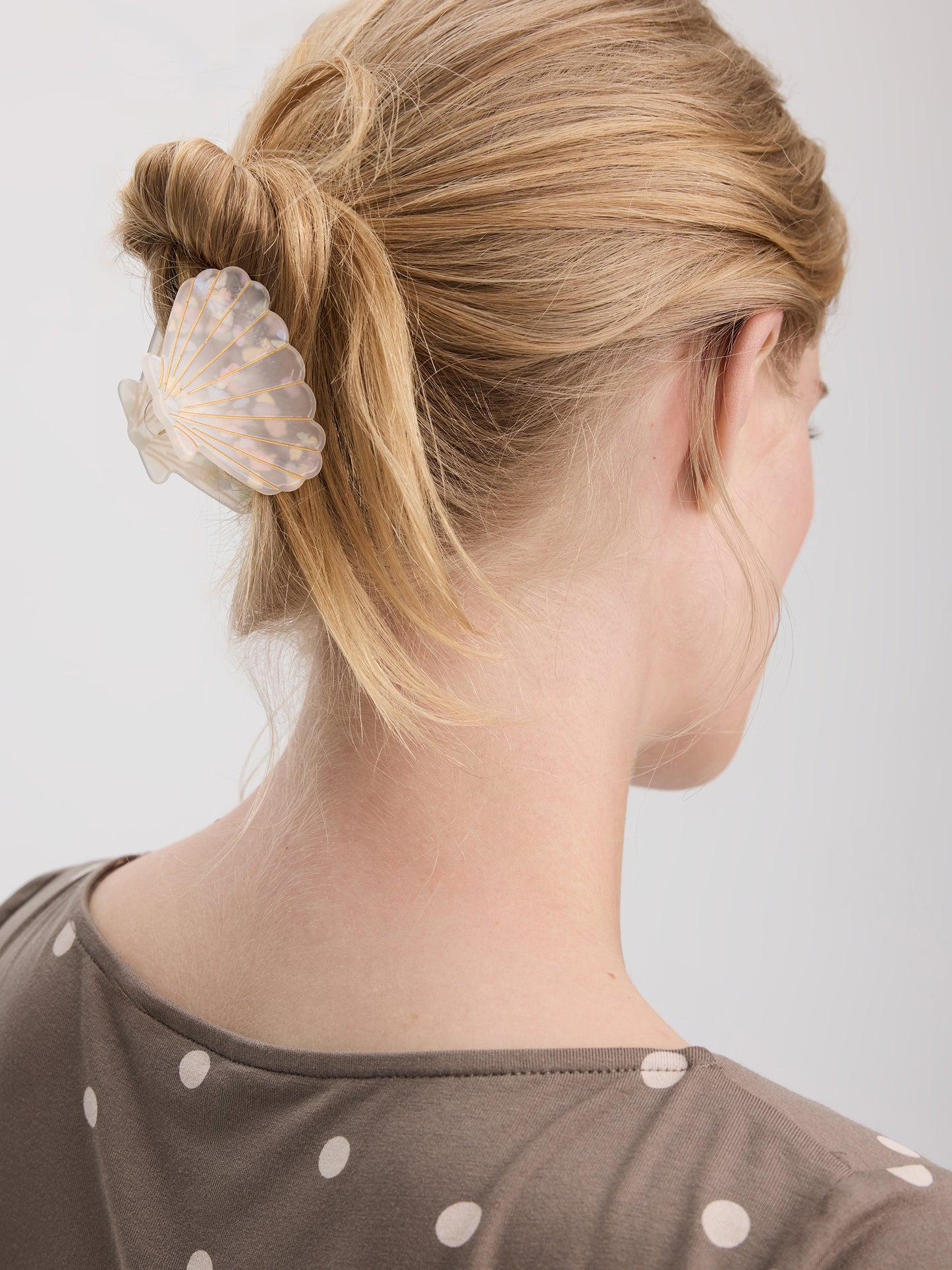 Shell Hair Gripper