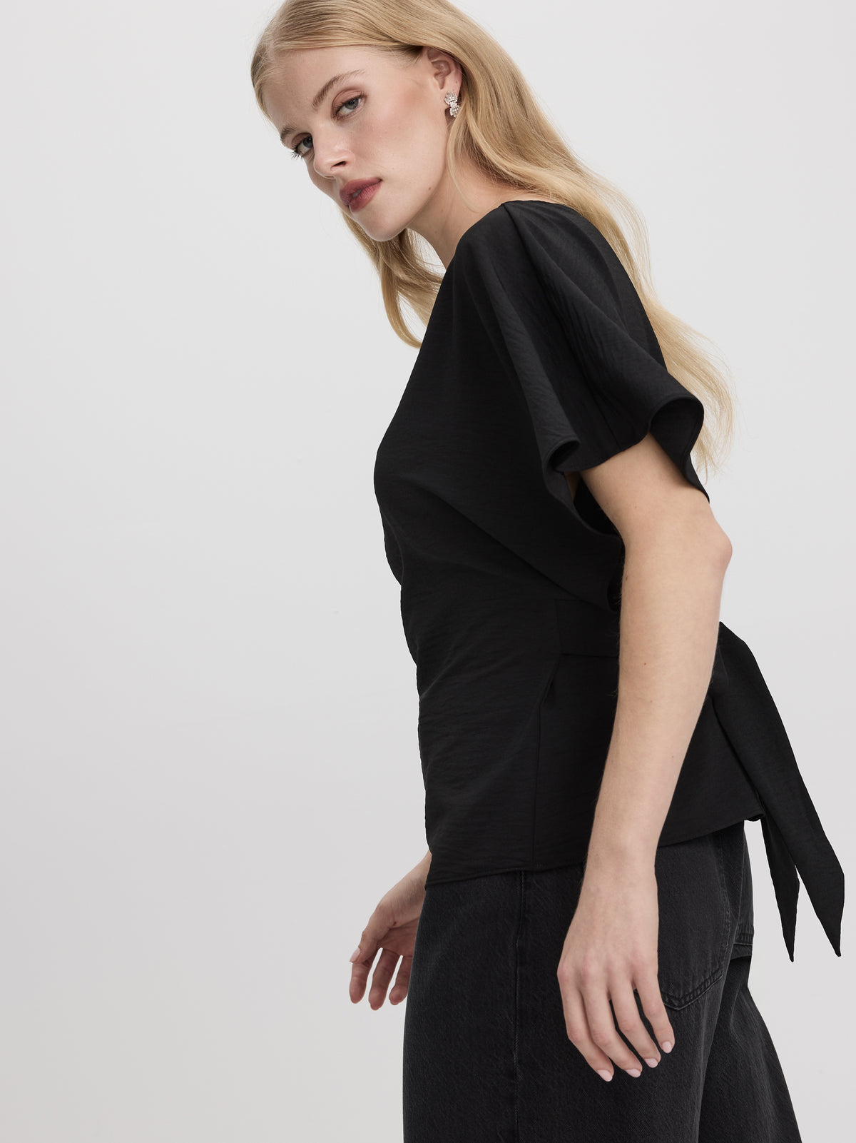 Short-Sleeve Boat-Neck Blouse with Bow in the Back