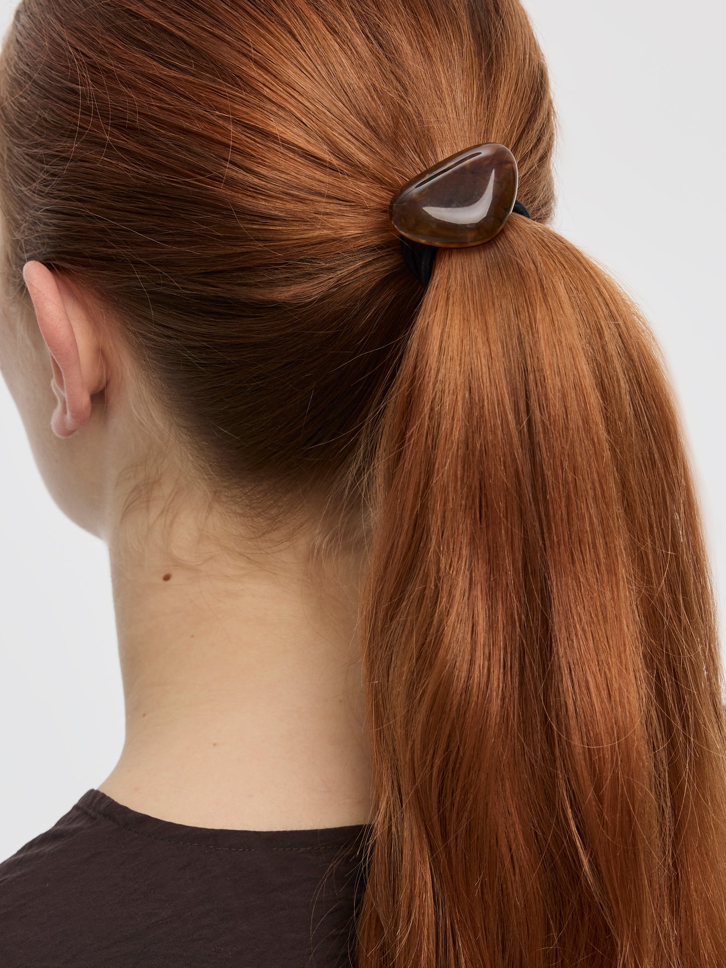 Élastique à cheveux avec pièce en résine