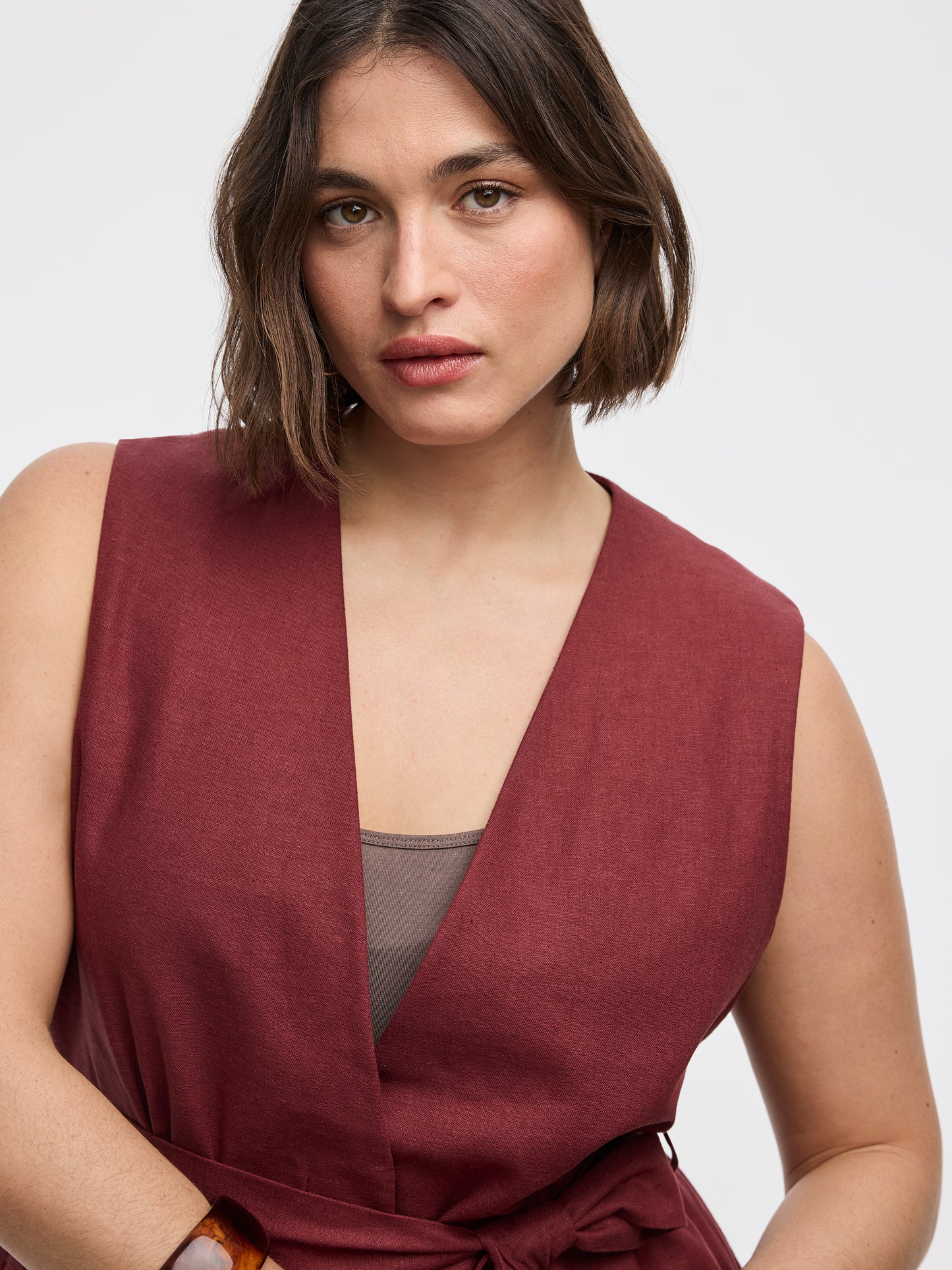 Veston sans manches avec ceinture