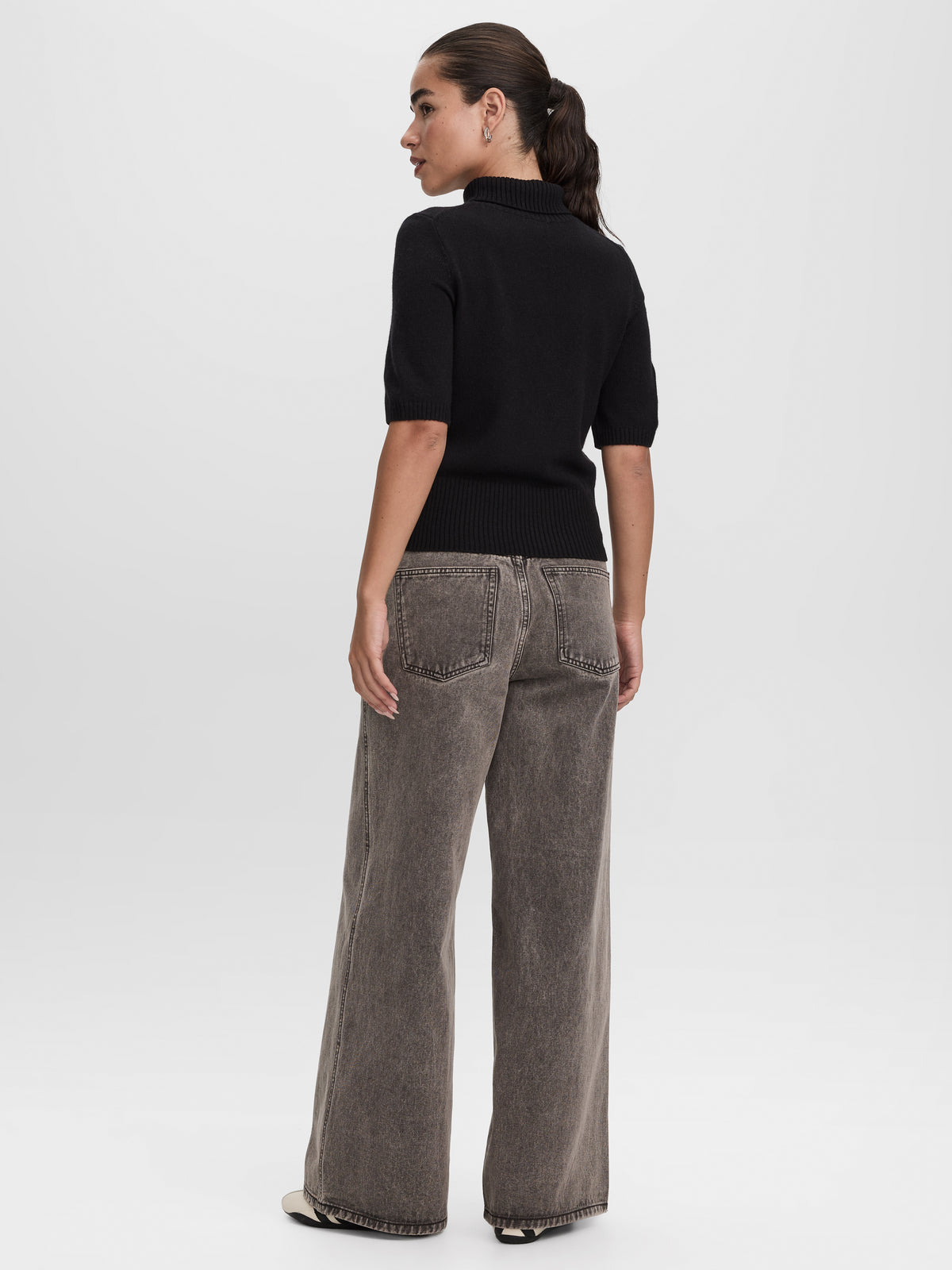 Cashmere-Blend Elbow-Sleeve Turtleneck Sweater