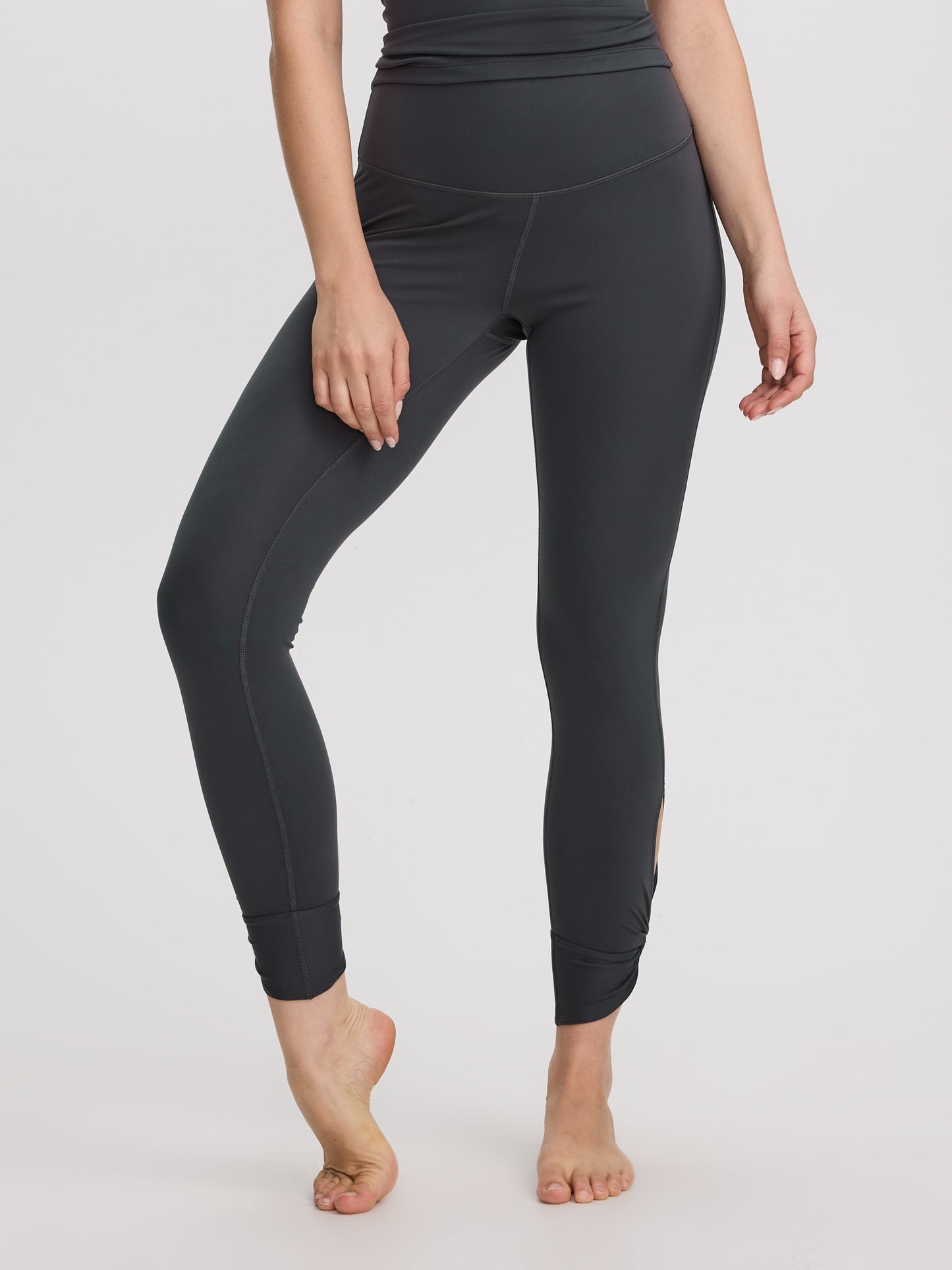 Legging with Twisted Hem - PULSE (R) Hyba