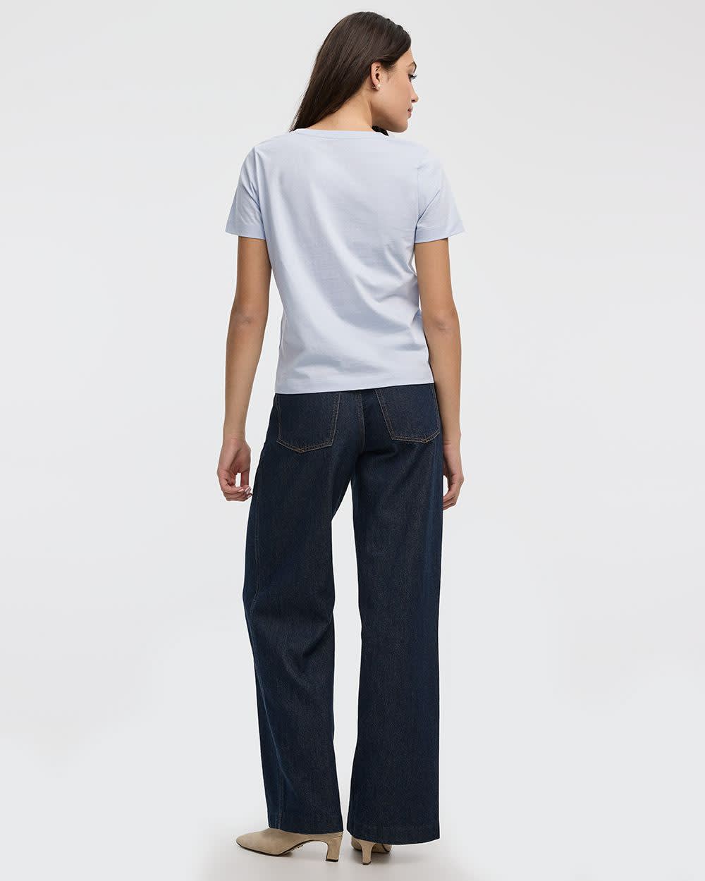 Boyfriend V-Neck T-Shirt - R Essentials