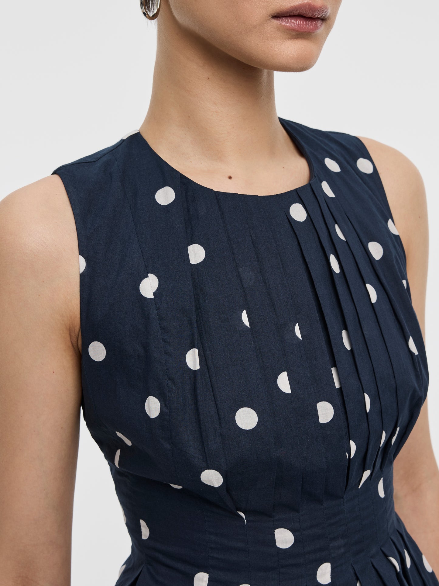 Blouse à plis nervurés sans manches à col rond 