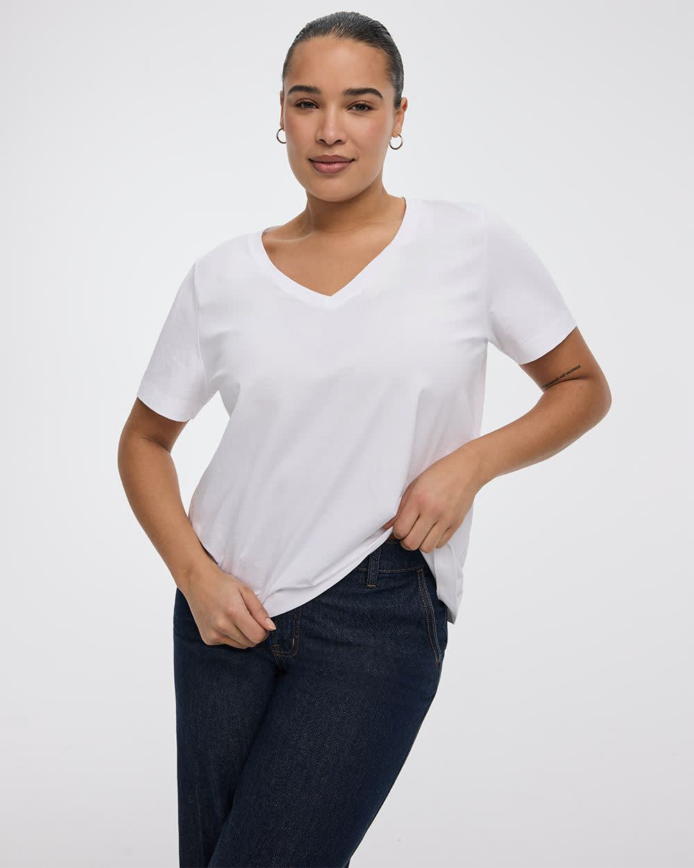 Boyfriend V-Neck T-Shirt - R Essentials