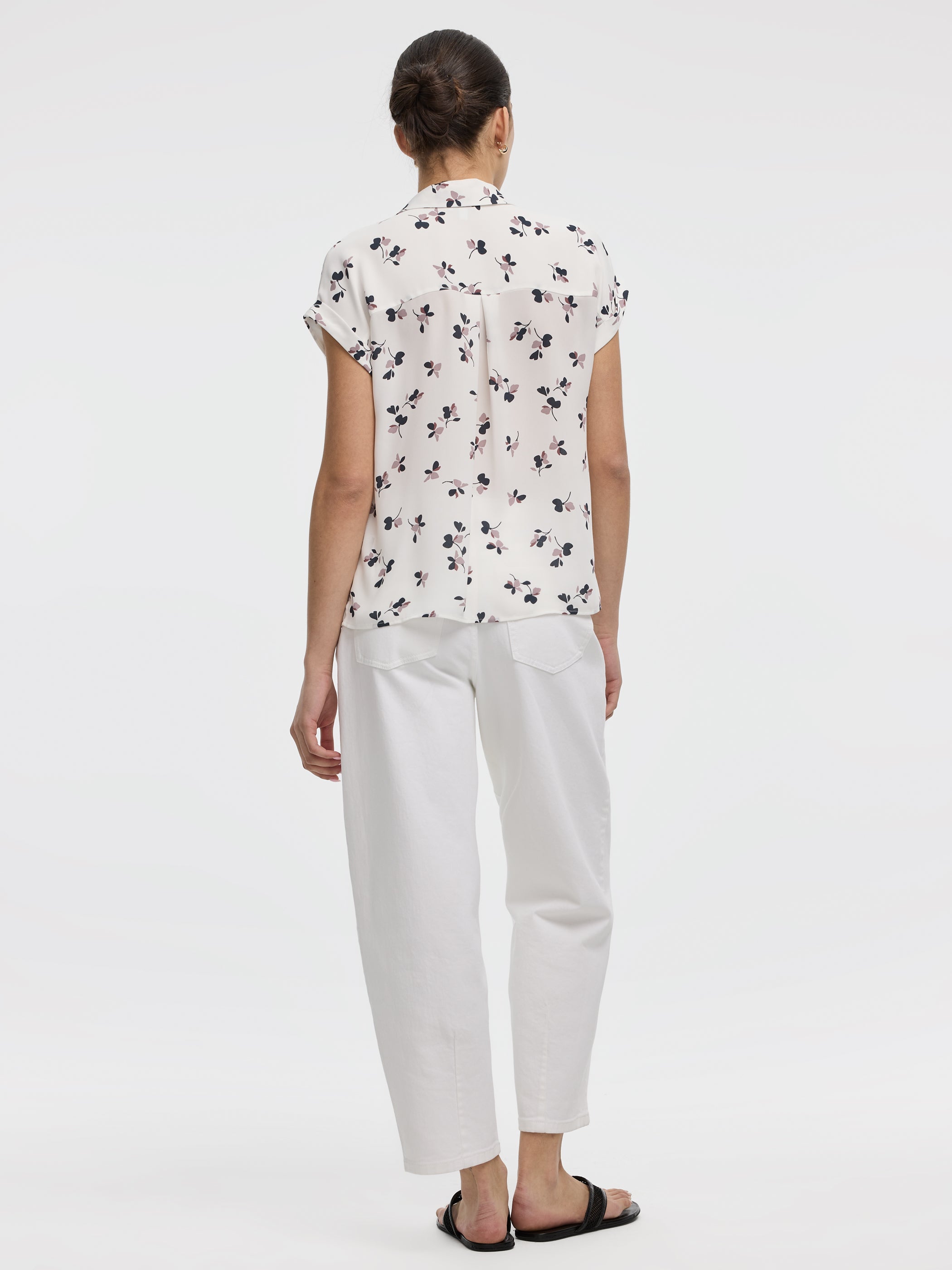 Extended-Sleeve V-Neck Flowy Blouse - R Essentials