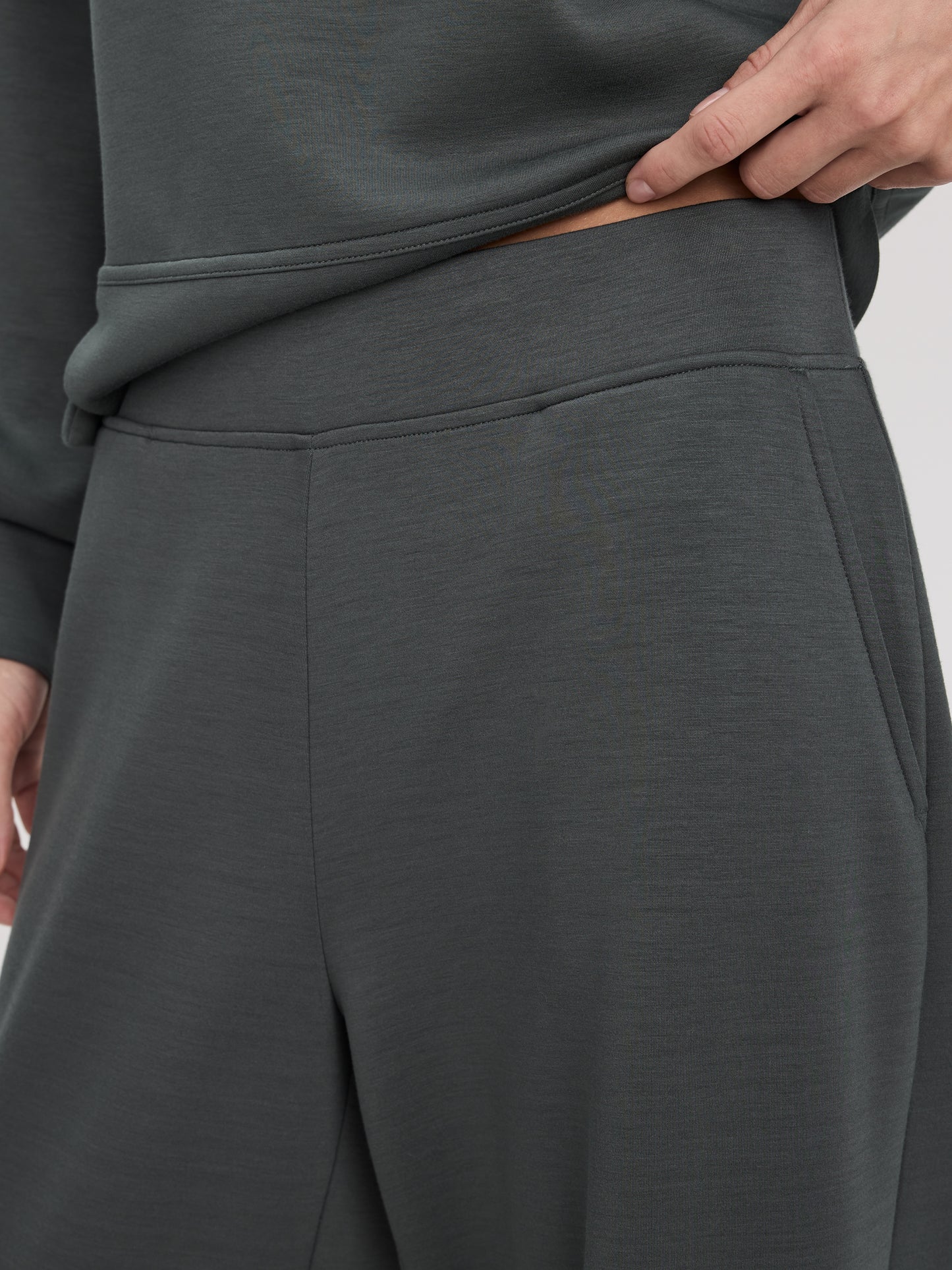 Barrel-Leg Pull-On Pant - HYLUX Hyba