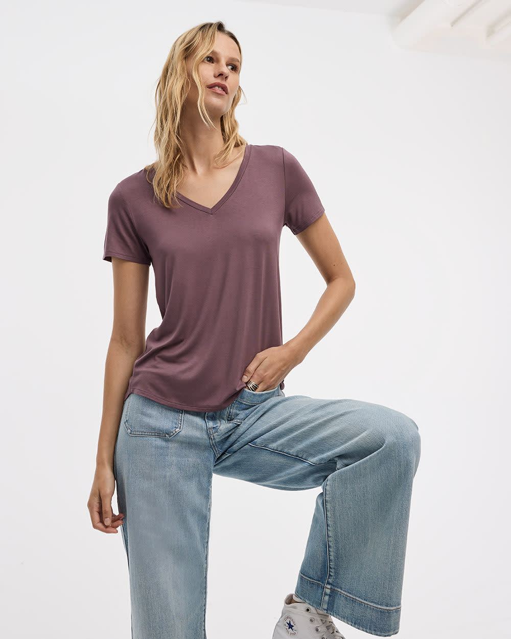 Short-Sleeve V-Neck Tee - R Essentials