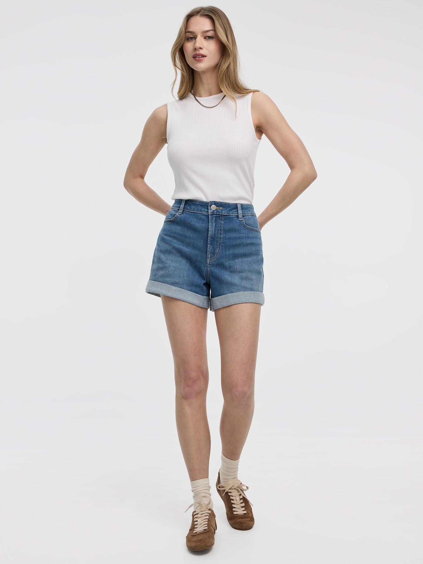 Jean court à jambe large et taille haute