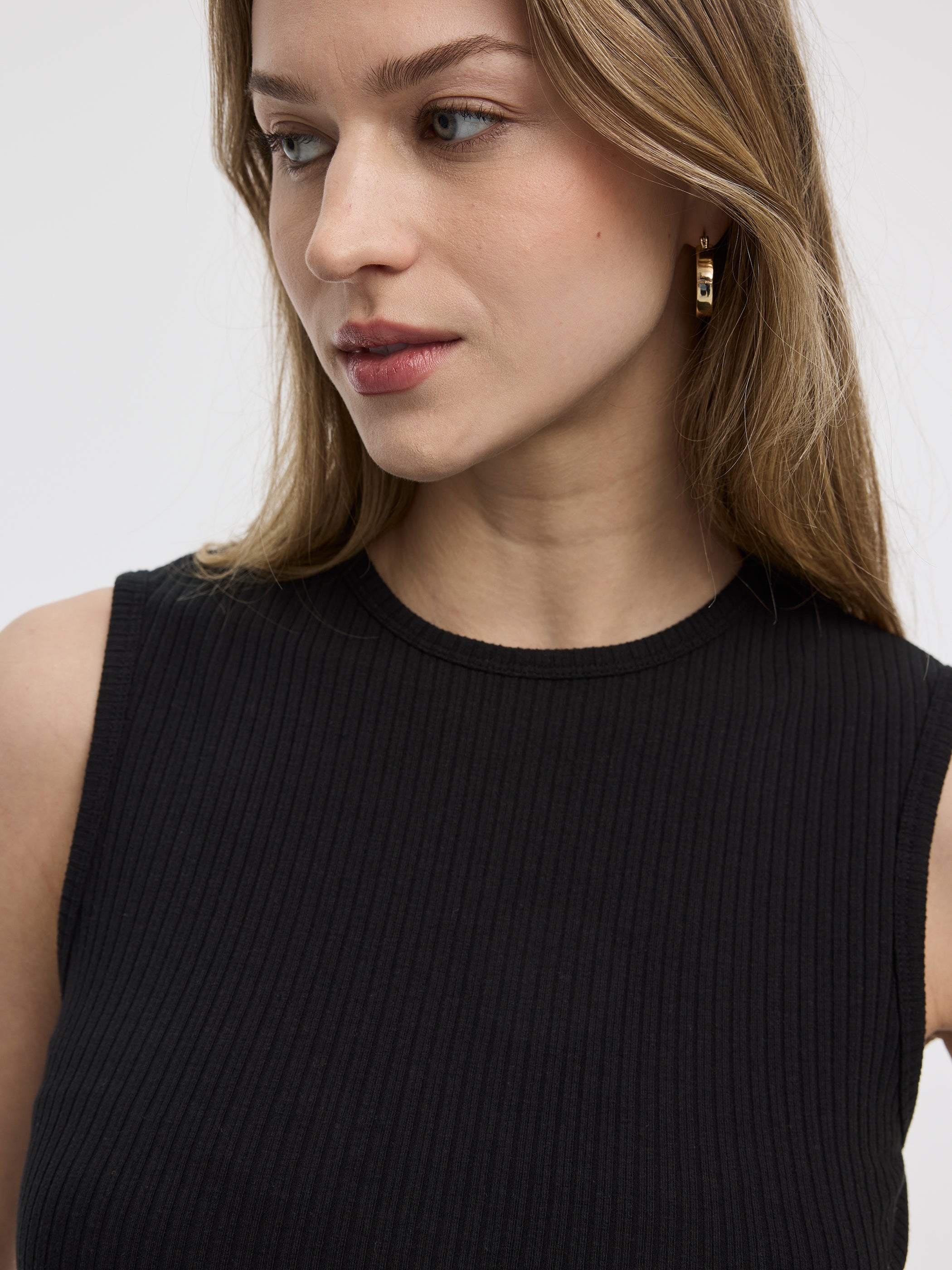 Ribbed Crew-Neck Tank