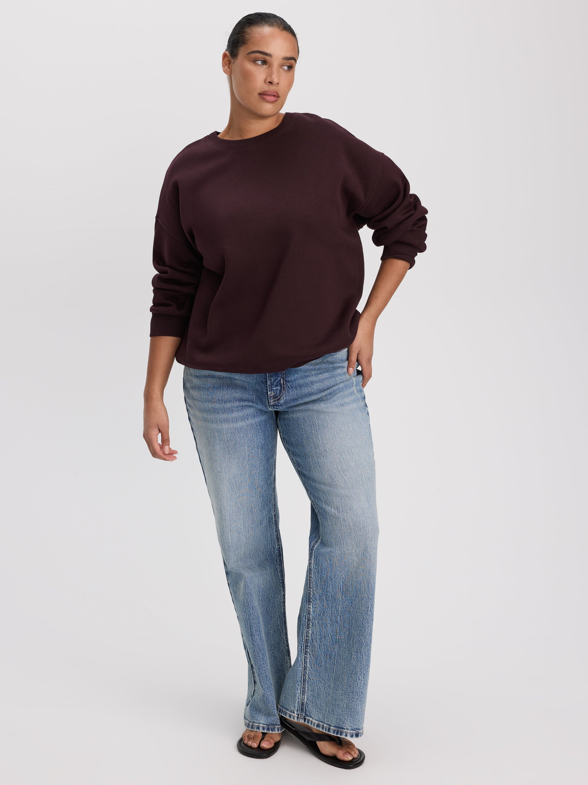 Long Crew-Neck Fleece Sweatshirt - R Essentials