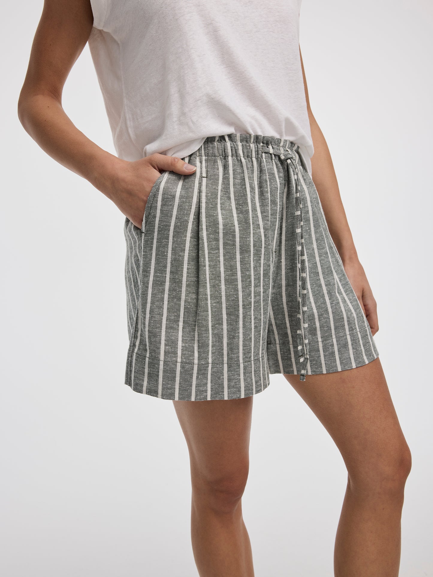 Linen-Blend Shorts with Elastic Waistband