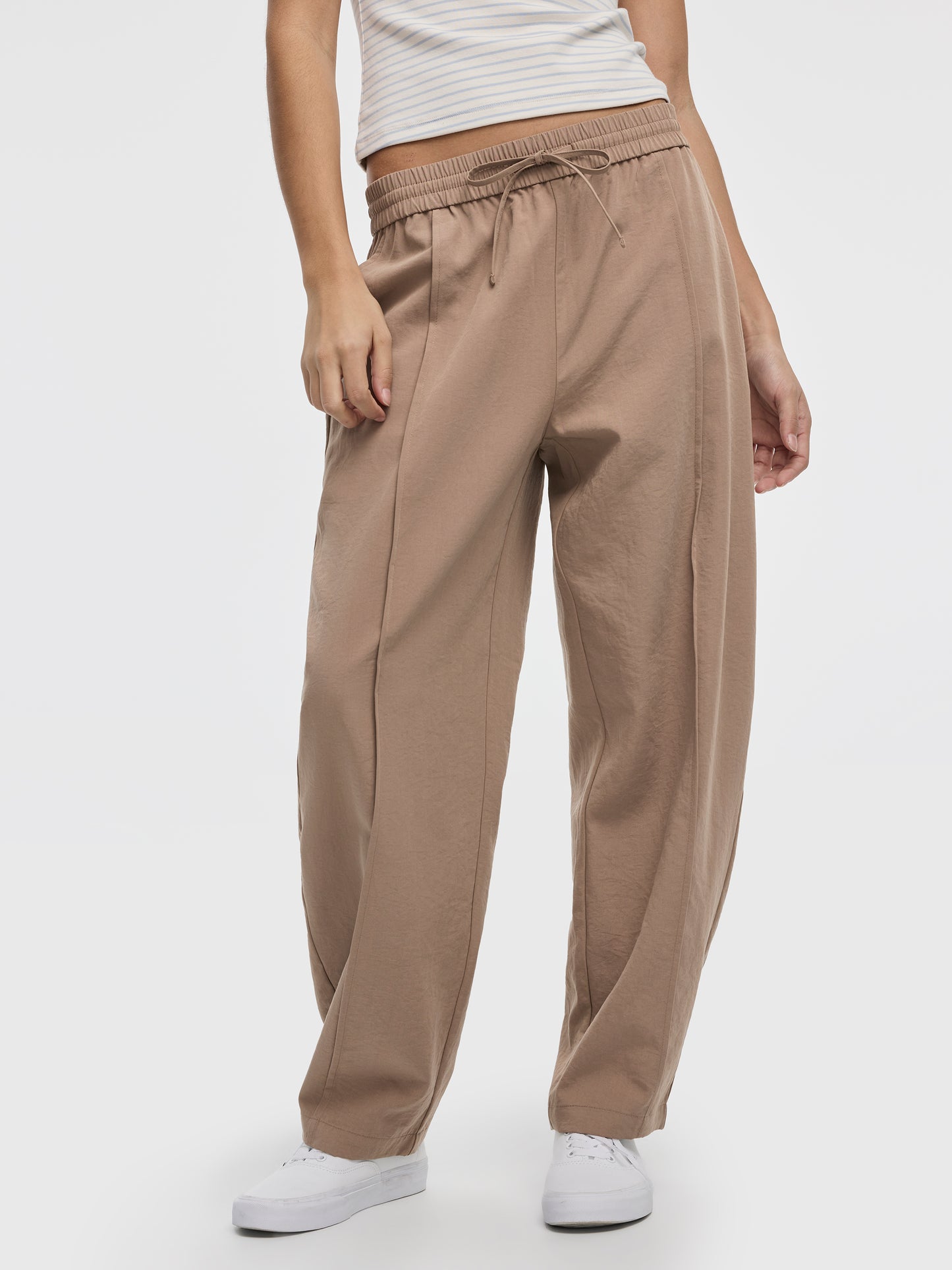 Pantalon à jambe ballon à plis nervurés