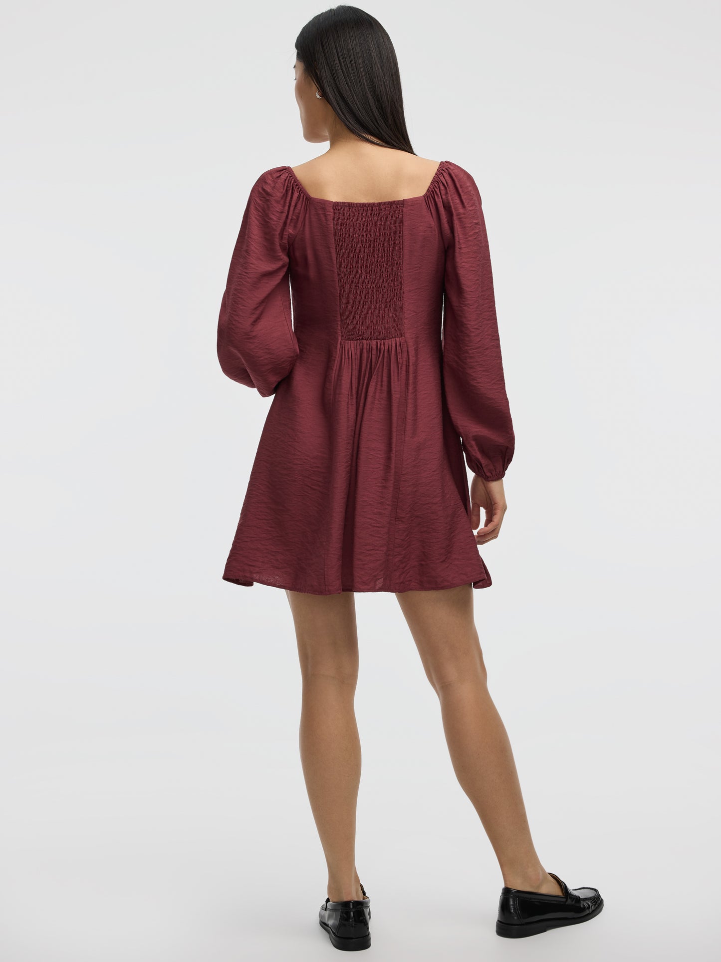 Robe bustier à manches longues bouffantes et encolure en coeur