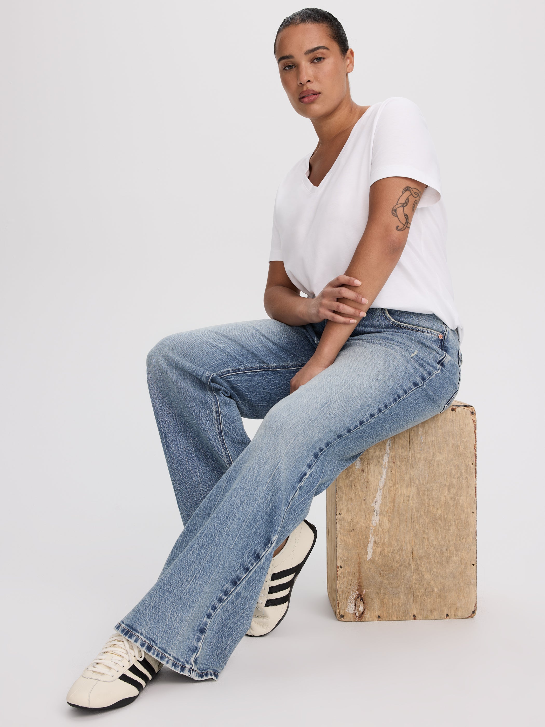 Flare-Leg Mid-Rise Jean - Curvy Fit