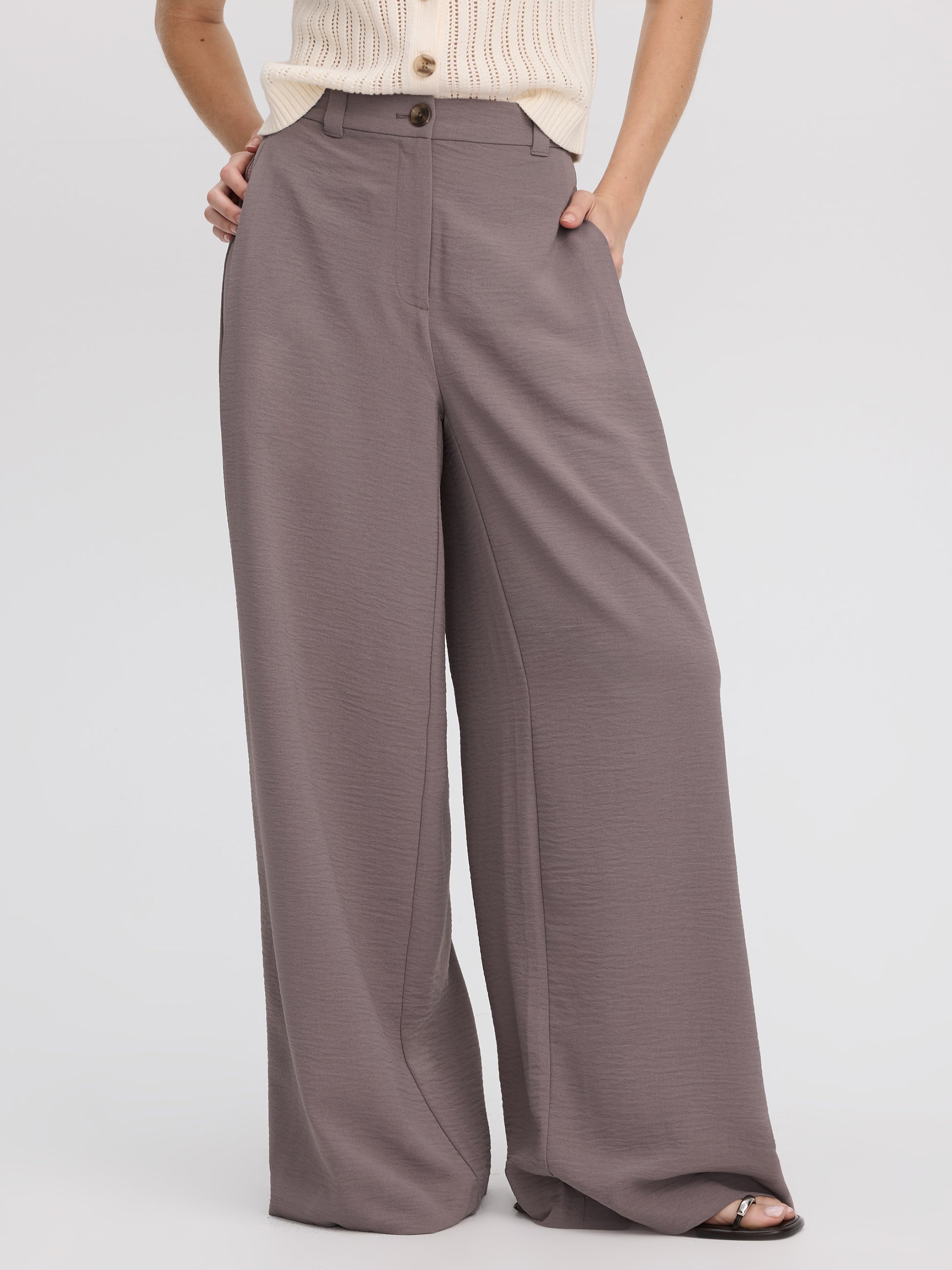 Wide-Leg High-Rise Pant