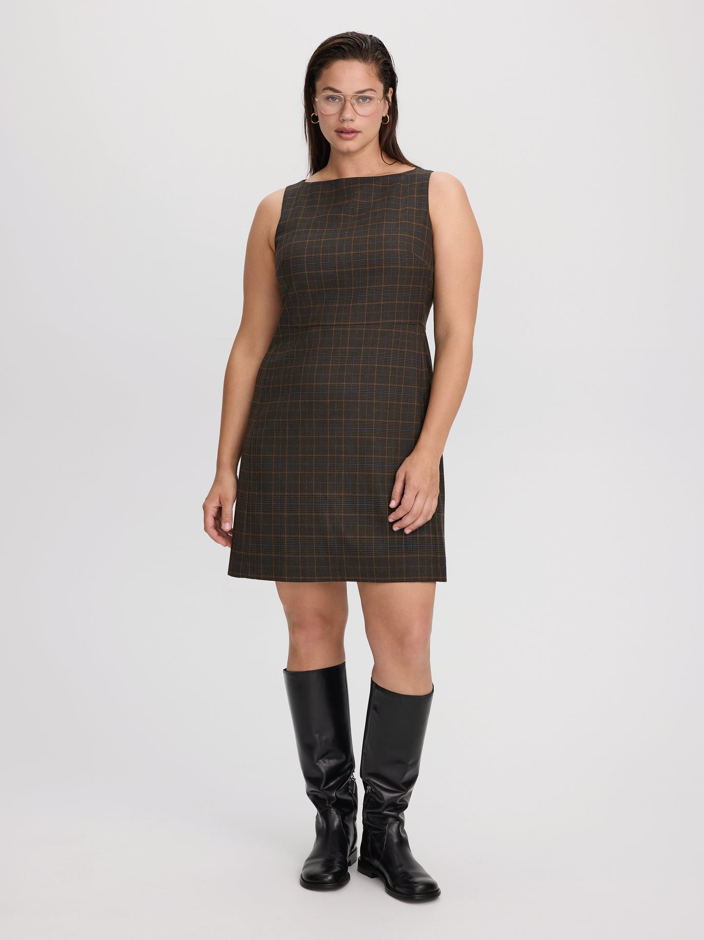 Sleeveless Boat-Neck Fitted Dress