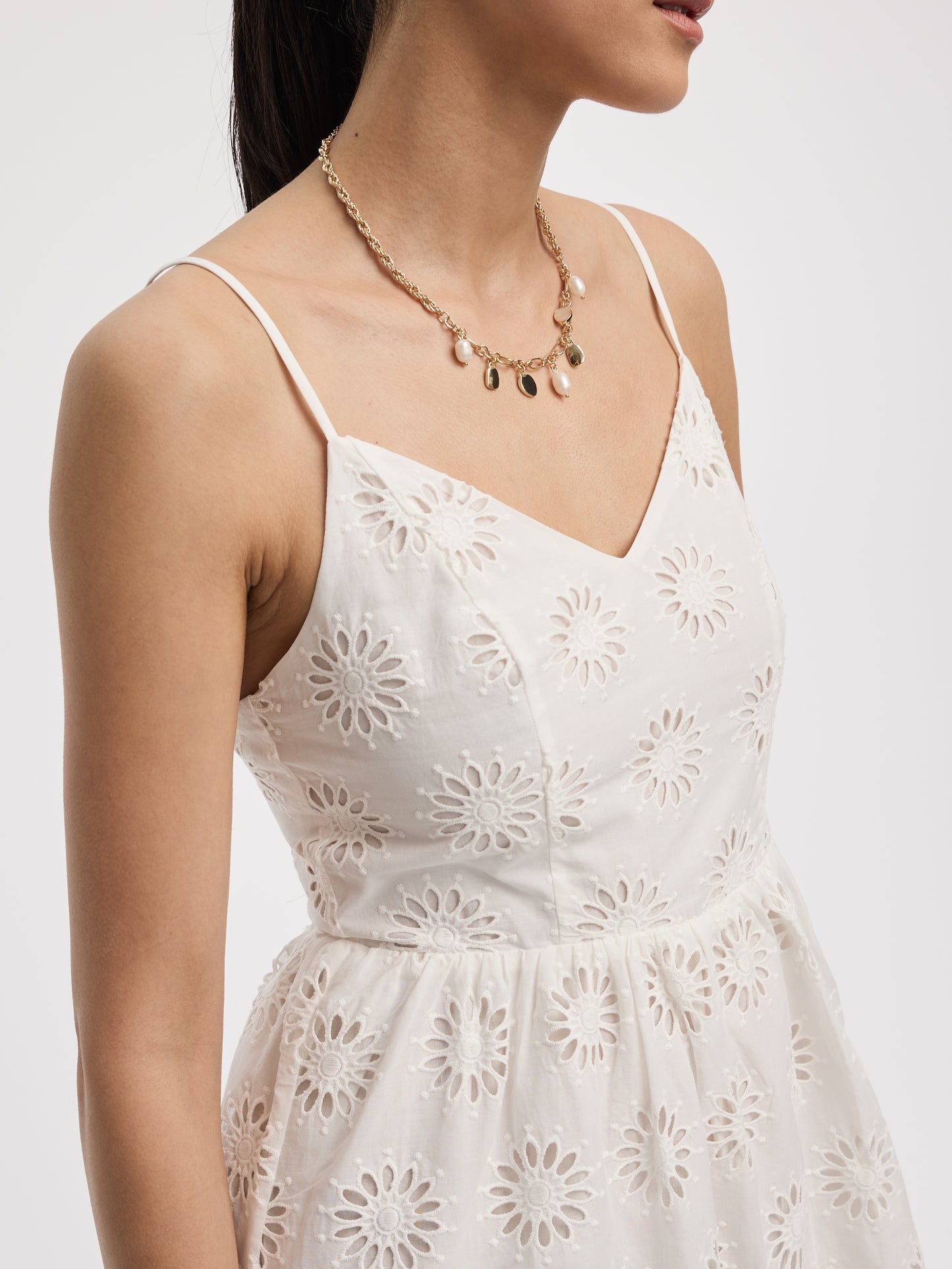 Women's Sleeveless Midi Eyelet Dress with Sweetheart Neckline | Reitmans