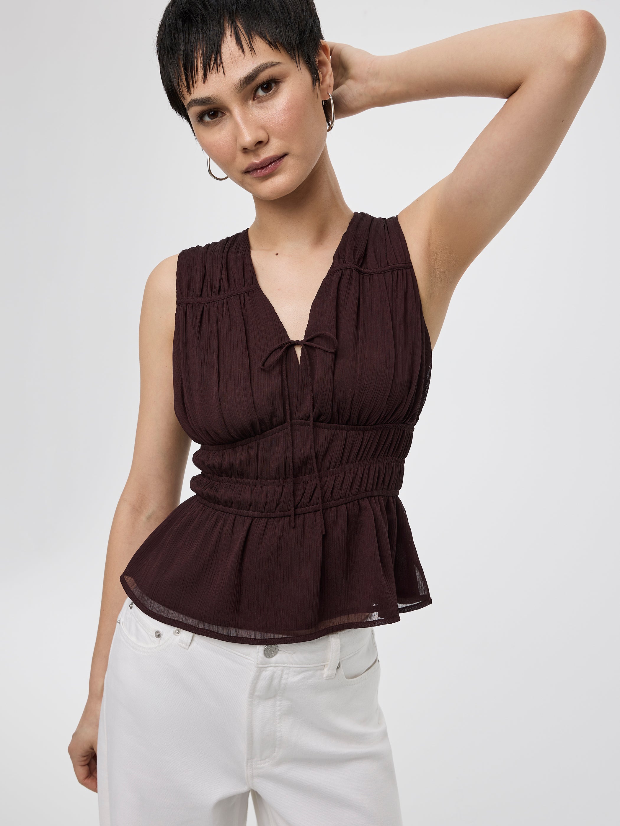 Blouse sans manches à col V avec taille en nid d'abeille