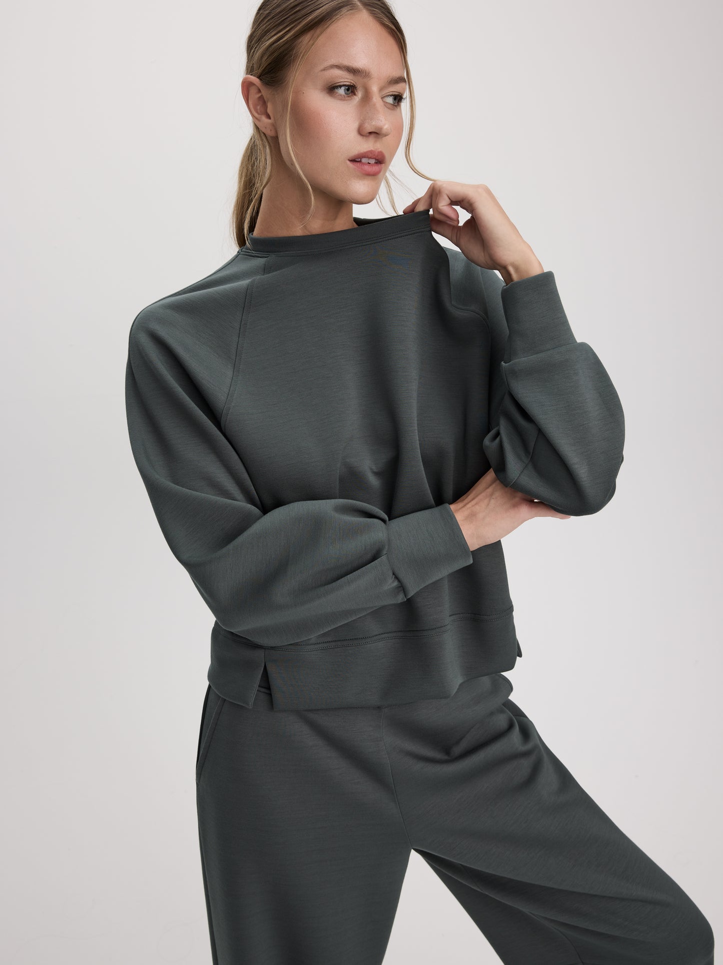 Long-Sleeve Sweatshirt - HYLUX Hyba