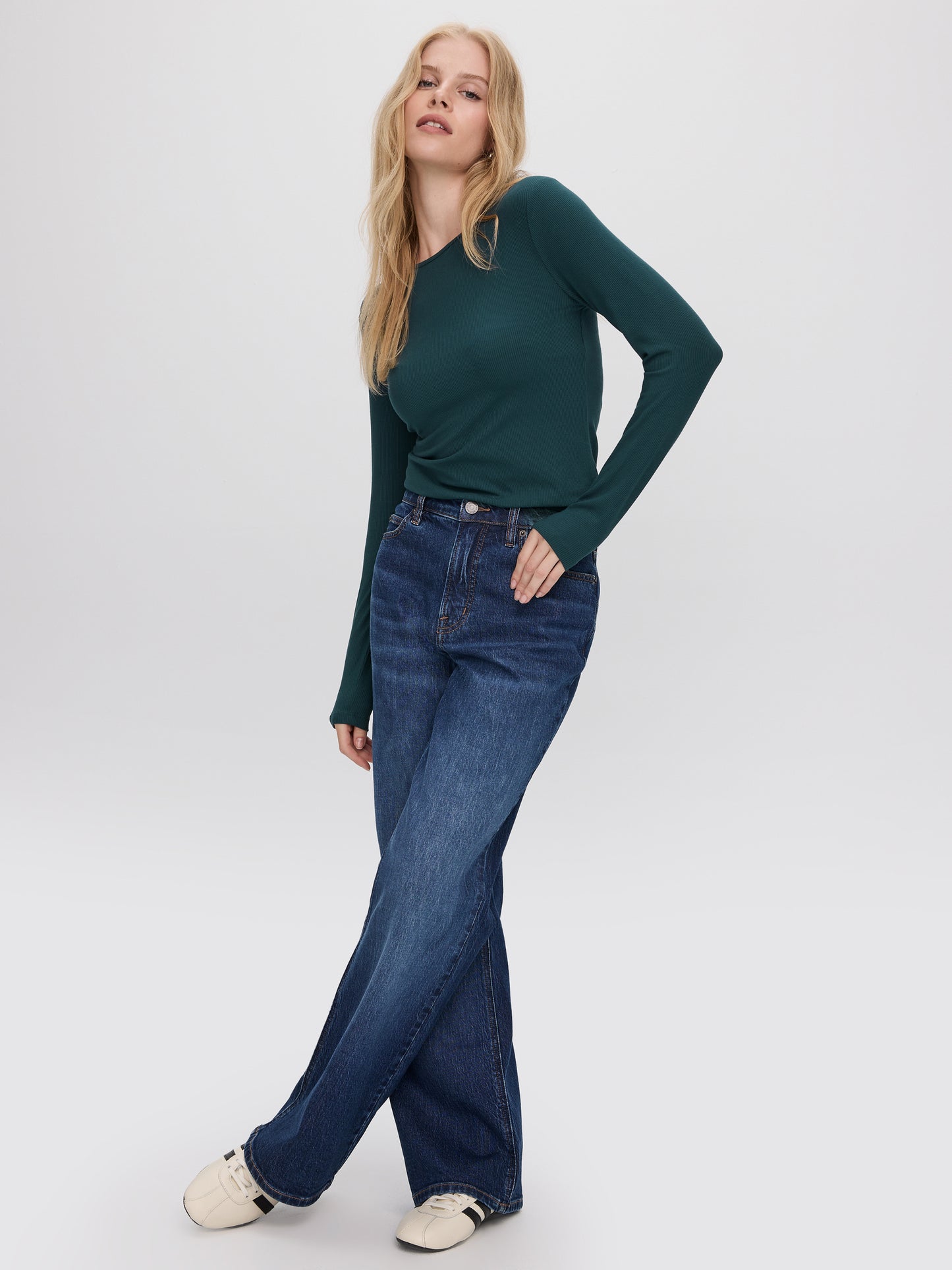 Long-Sleeve Crew-Neck Ribbed T-Shirt - R Essentials