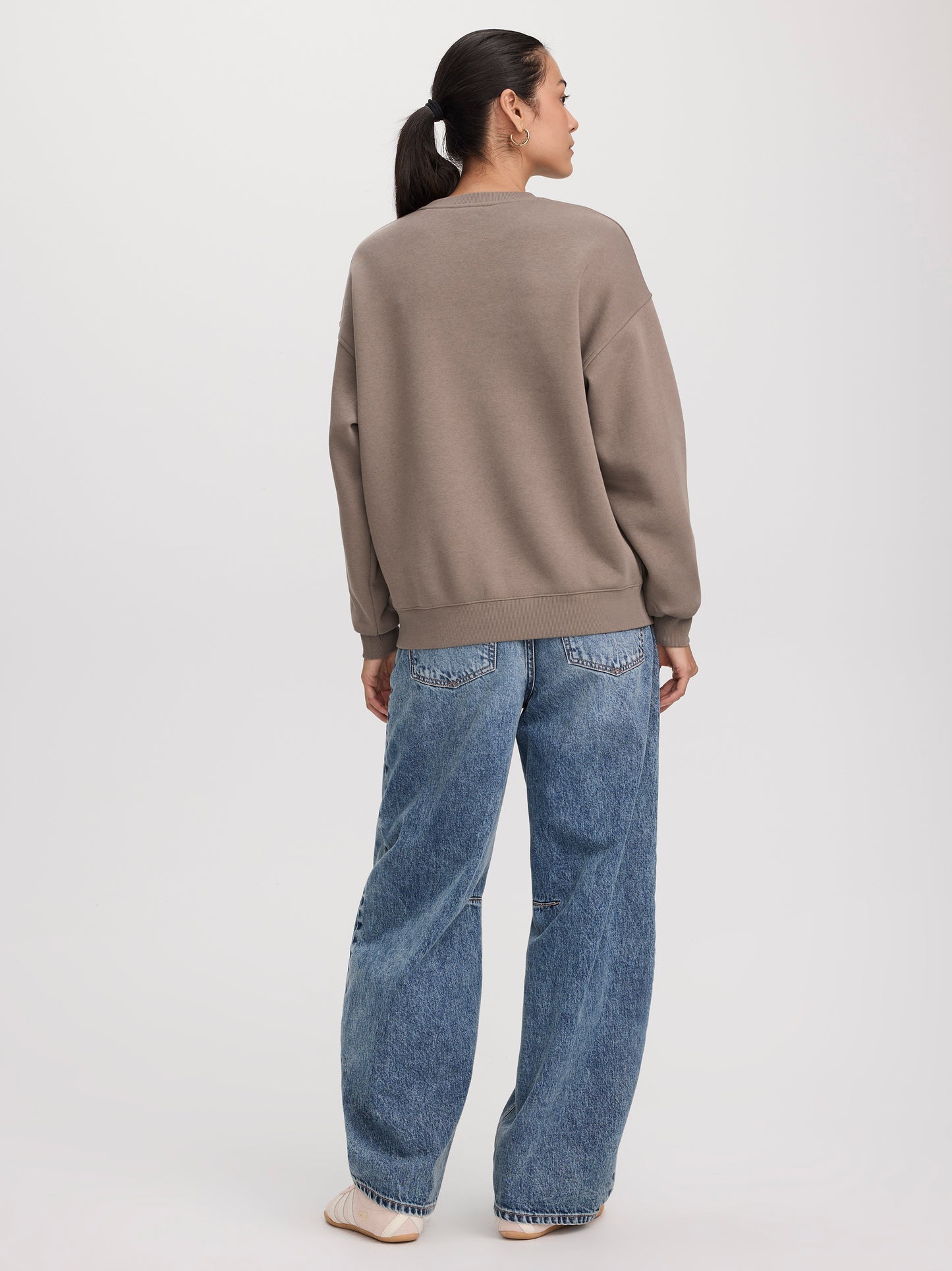 Long Crew-Neck Fleece Sweatshirt - R Essentials