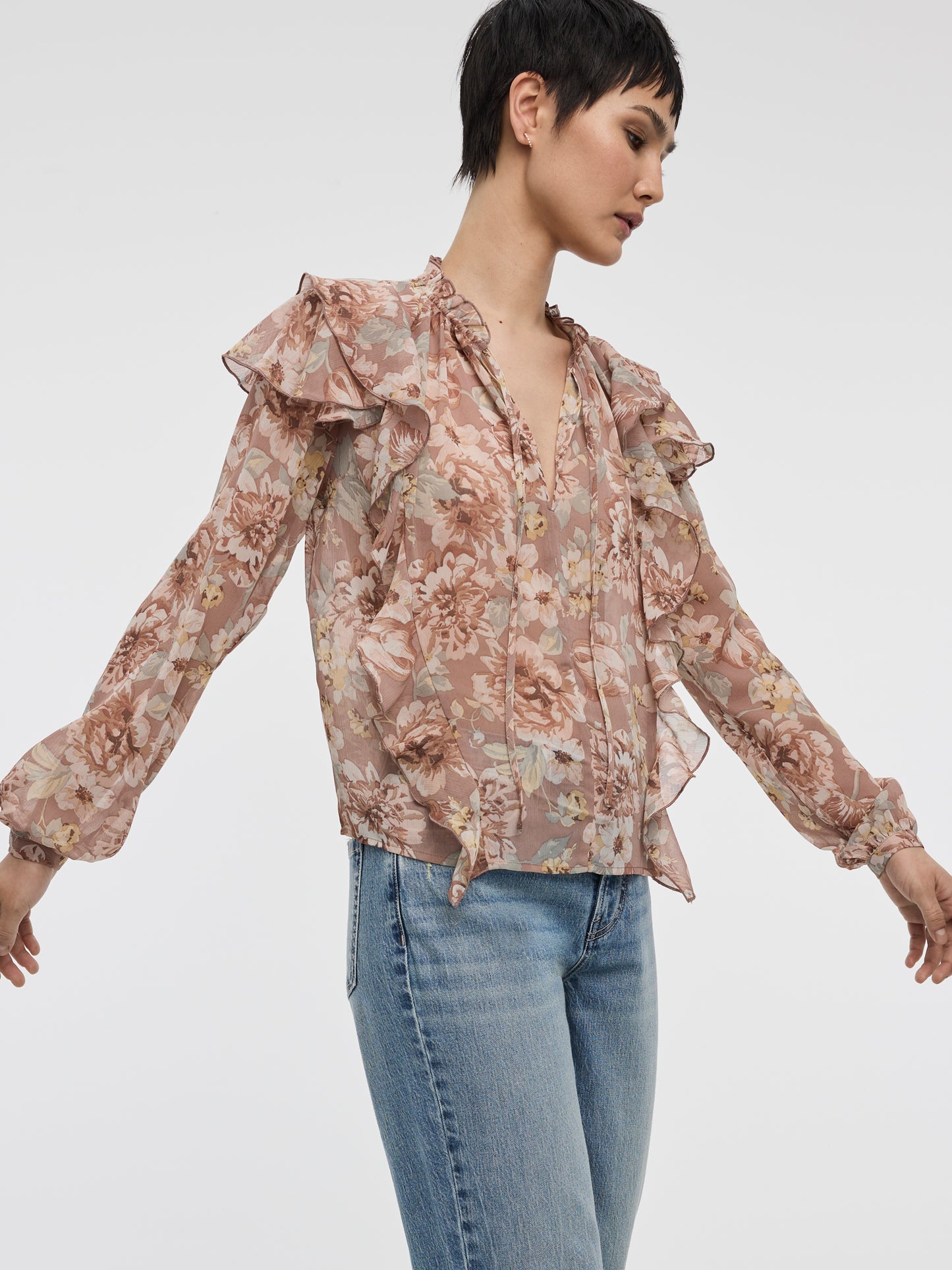 Blouse à manches longues et col fendu avec détails à volants