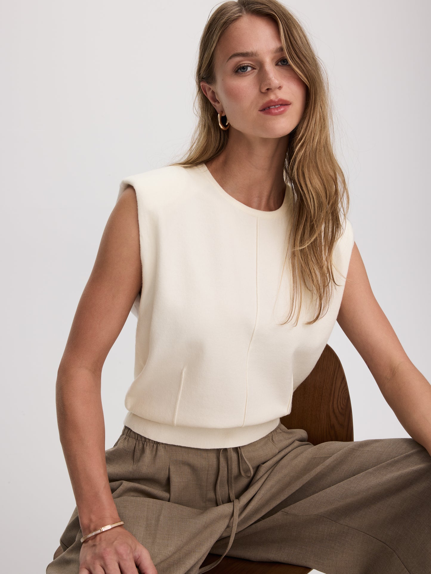 Sleeveless Crew-Neck Sweater Vest