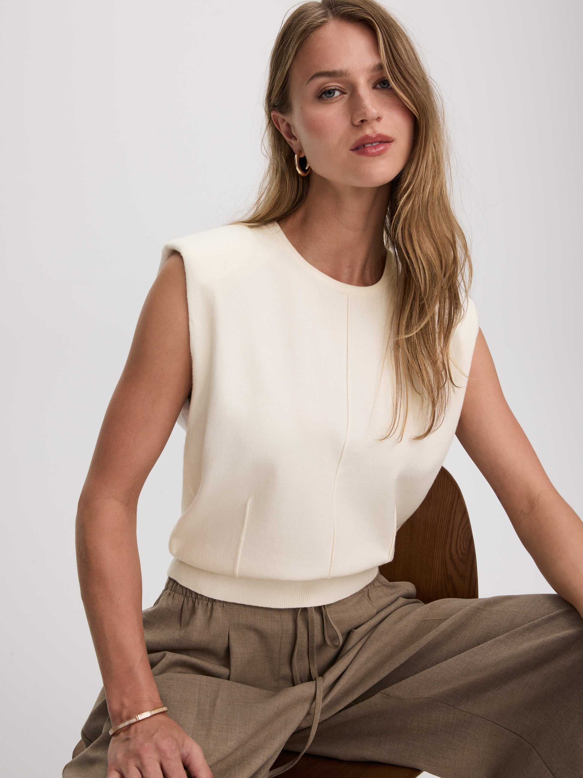 Sleeveless Crew-Neck Sweater Vest