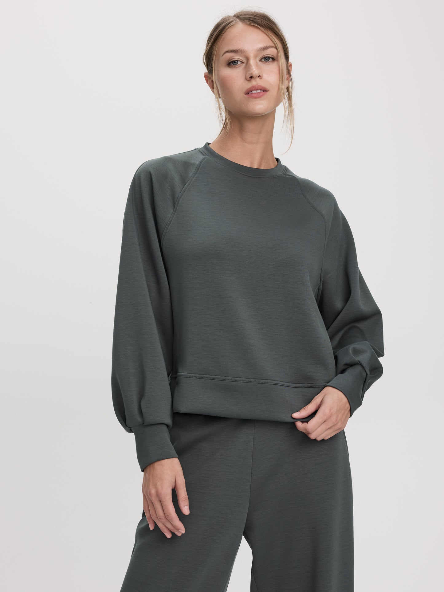 Long-Sleeve Sweatshirt - HYLUX Hyba